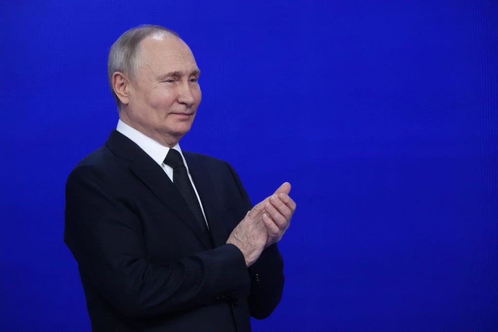 Wenn Wladimir Putin eine 360-Grad-Wende vollzieht, hat sich seine Blickrichtung nicht geändert. Ihm wäre höchstens etwas schwindlig. Damit kann er vermutlich gut leben.