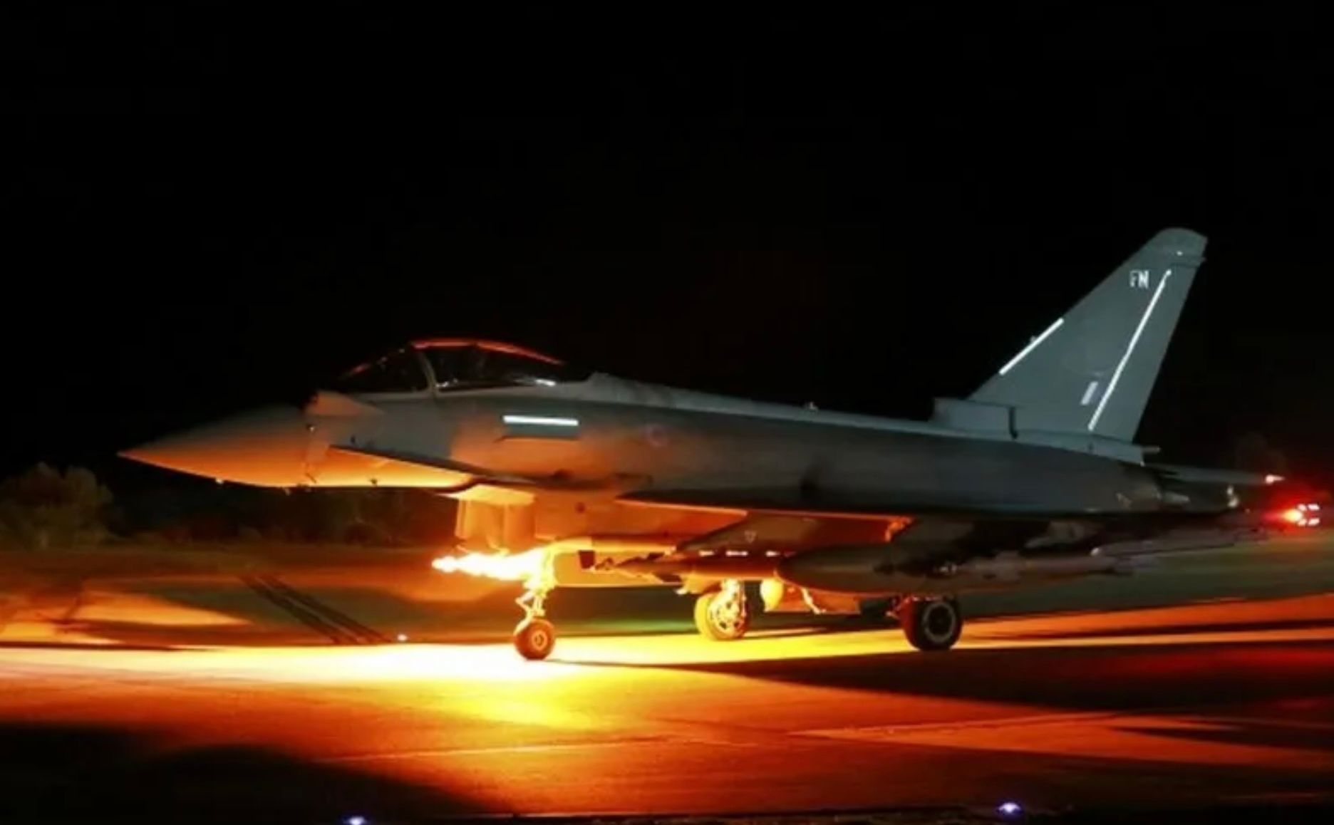 Eurofighter Typhoon der Royal Air Force - vier Jets flogen die nächtlichen Angriffe.