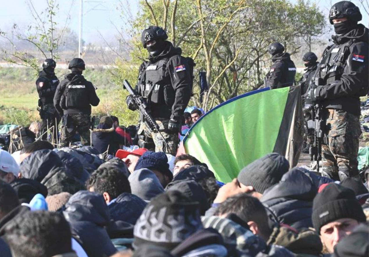 Polizeieinheiten stoppten im Grenzbereich Zuwanderer.
