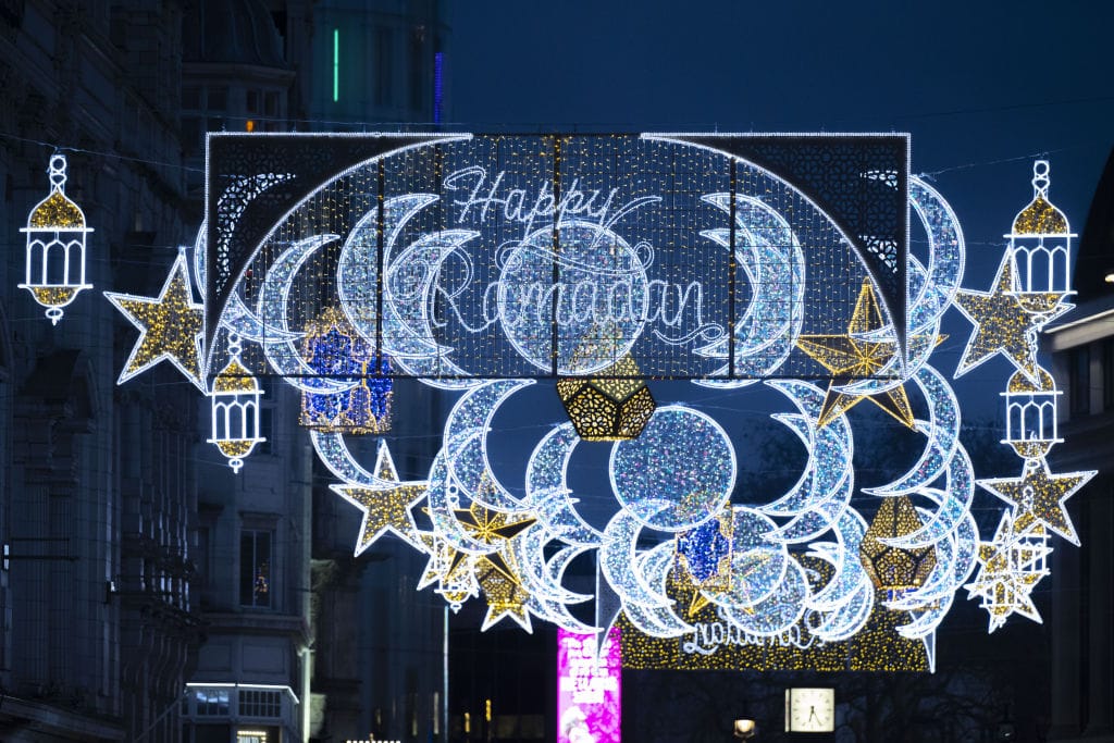 Ein „leuchtendes“ Vorbild? In London zierten bereits im vergangenen Jahr erstmals Ramadan-Ornamente die Coventry Street.