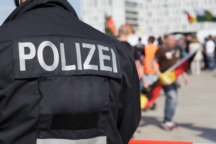 Sind Schüler, die Deutschland ihre Heimat nennen, also ein Fall für die Polizei?
