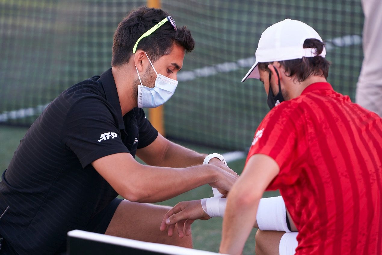 Die Verletzung, die Dominic Thiem sich in Mallorca zugezogen hat, macht dem Tennis-Ass nun leider einen Strich durch die großen Pläne für diese Saison