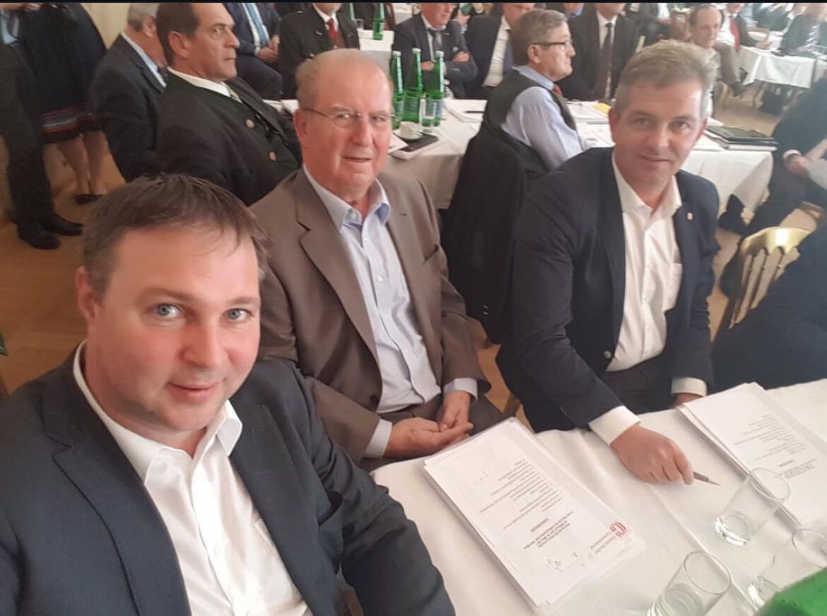 Gerd Brand (re.) und Andreas Babler (li.) im Jahr 2017 bei einer Vorstandssitzung des Gemeindebundes