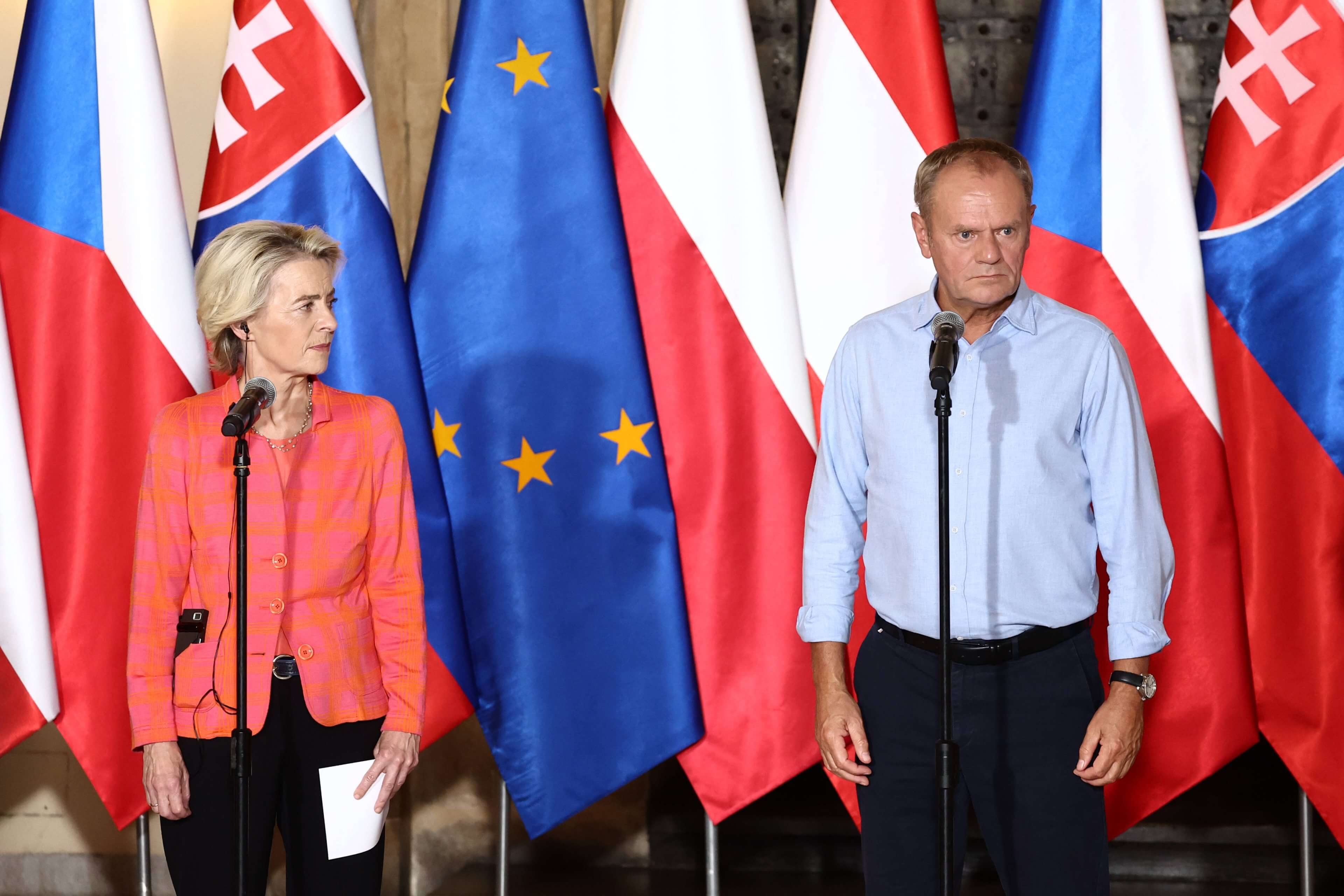 Donald Tusk prescht vor und will in Polen das Asylrecht aussetzen.