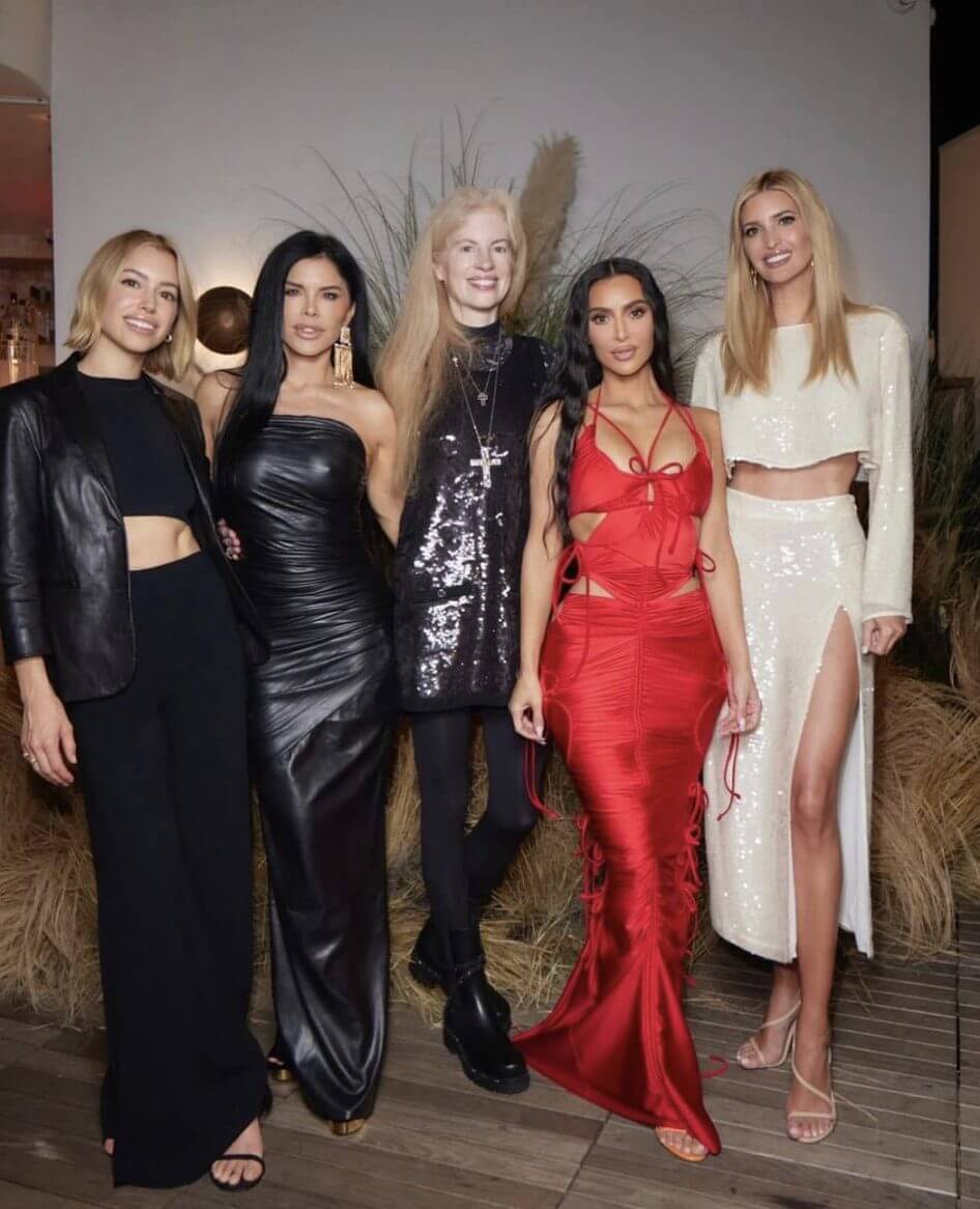 Jeff Bezos Verlobte Lauren Sanchez (2.v.l.) feierte gemeinsam mit Ivanka Trump (rechts) den Geburtstag von Kim Kardashian (2.v.r.).