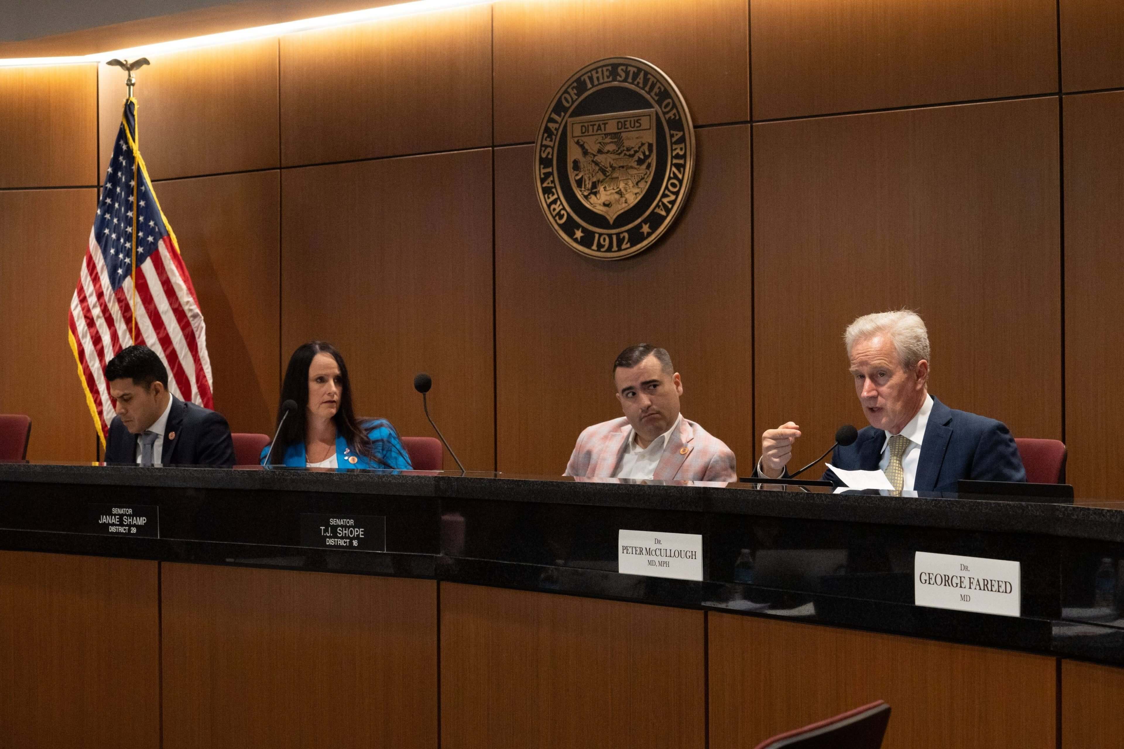 Dr. Peter McCullough im Senat in Arizona, 25. Mai 2023.