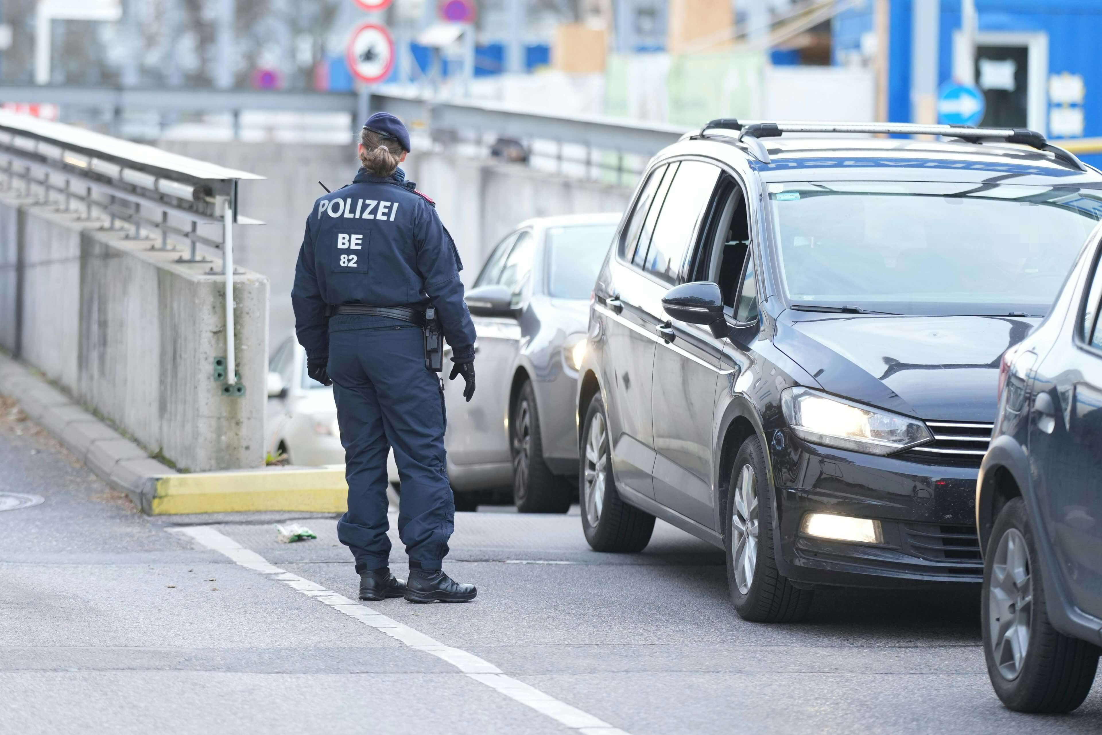 Die Polizei startete eine großangelegte Suchaktion, um das Neugeborene zu finden