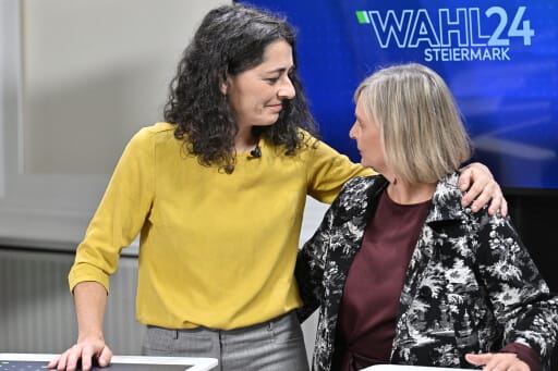(v.l.) Grünen-Spitzenkandidatin Sandra Krautwaschl und KPÖ-Spitzenkandidatin Claudia Klimt-Weithaler am Sonntag, 24. November 2024, im Rahmen der Steirischen Landtagswahl in Graz.