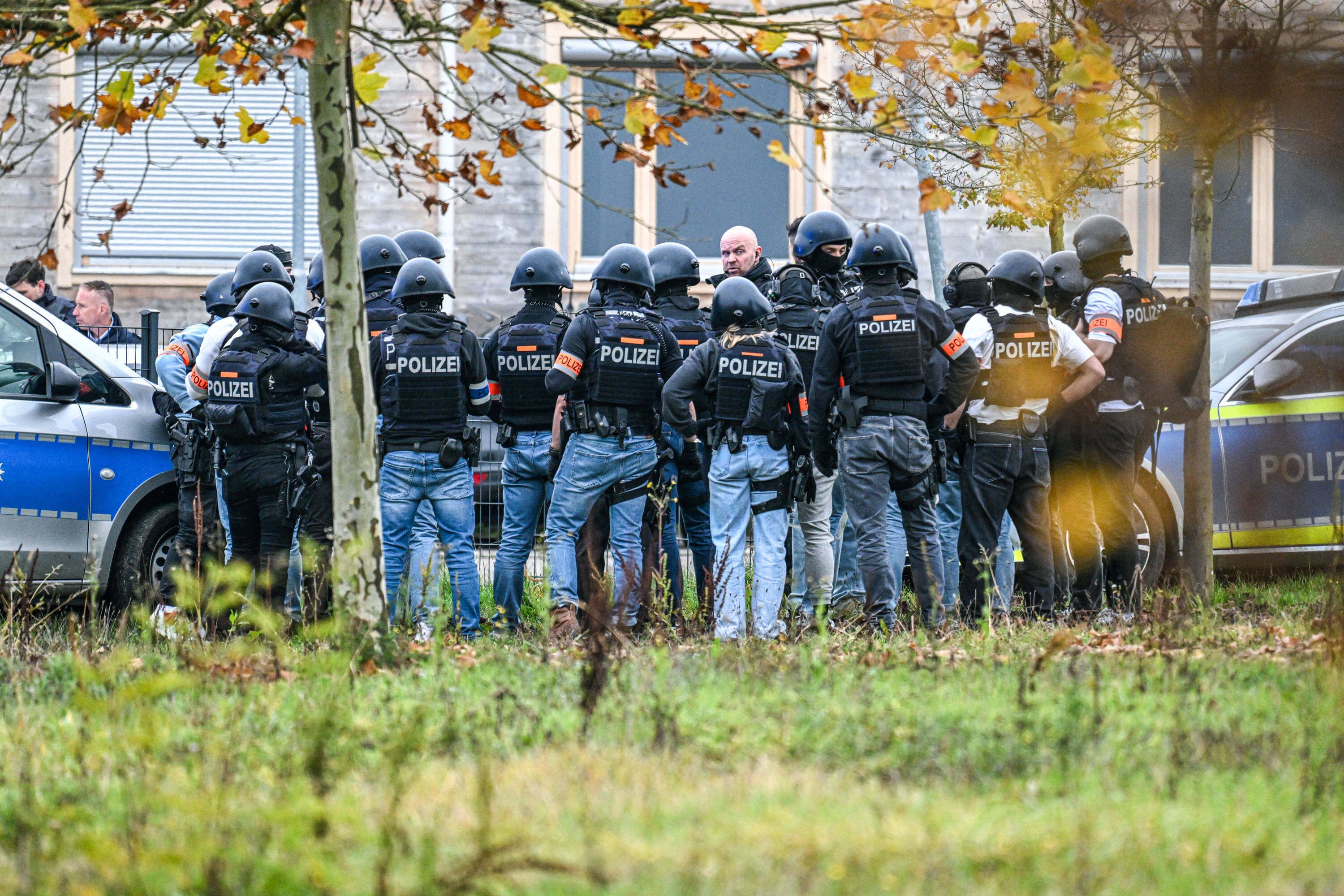 Die Polizei raste unmittelbar nach dem Delikt in das Dorf und konnte den Täter fassen.
