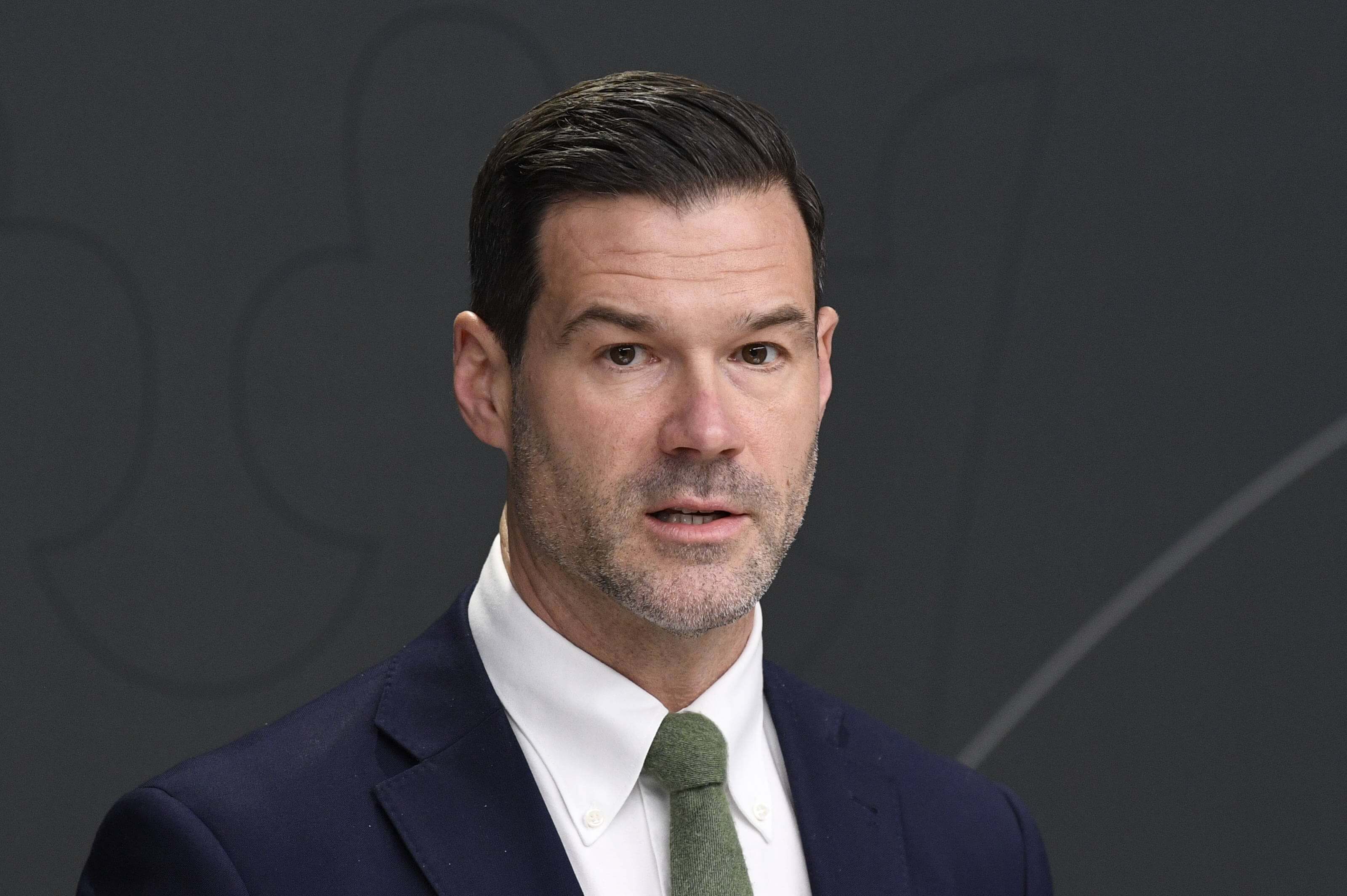 Der schwedische Migrationsminister Johan Forssell stellt die Migrationspraktiken im Land auf den Kopf.