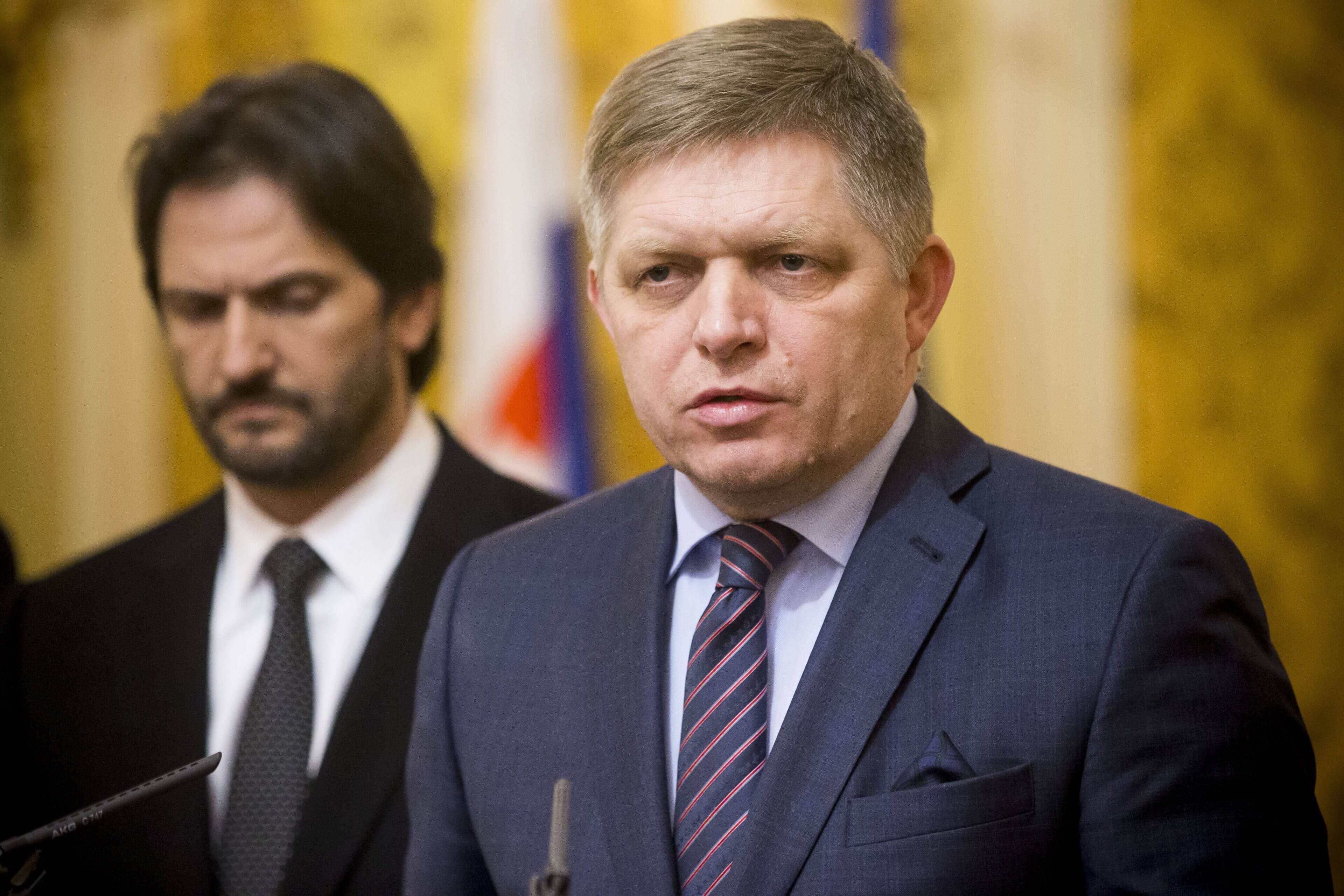 Der slowakische Premierminister Robert Fico, rechts, und der Verteidigungsminister Robert Kaliňák, links.