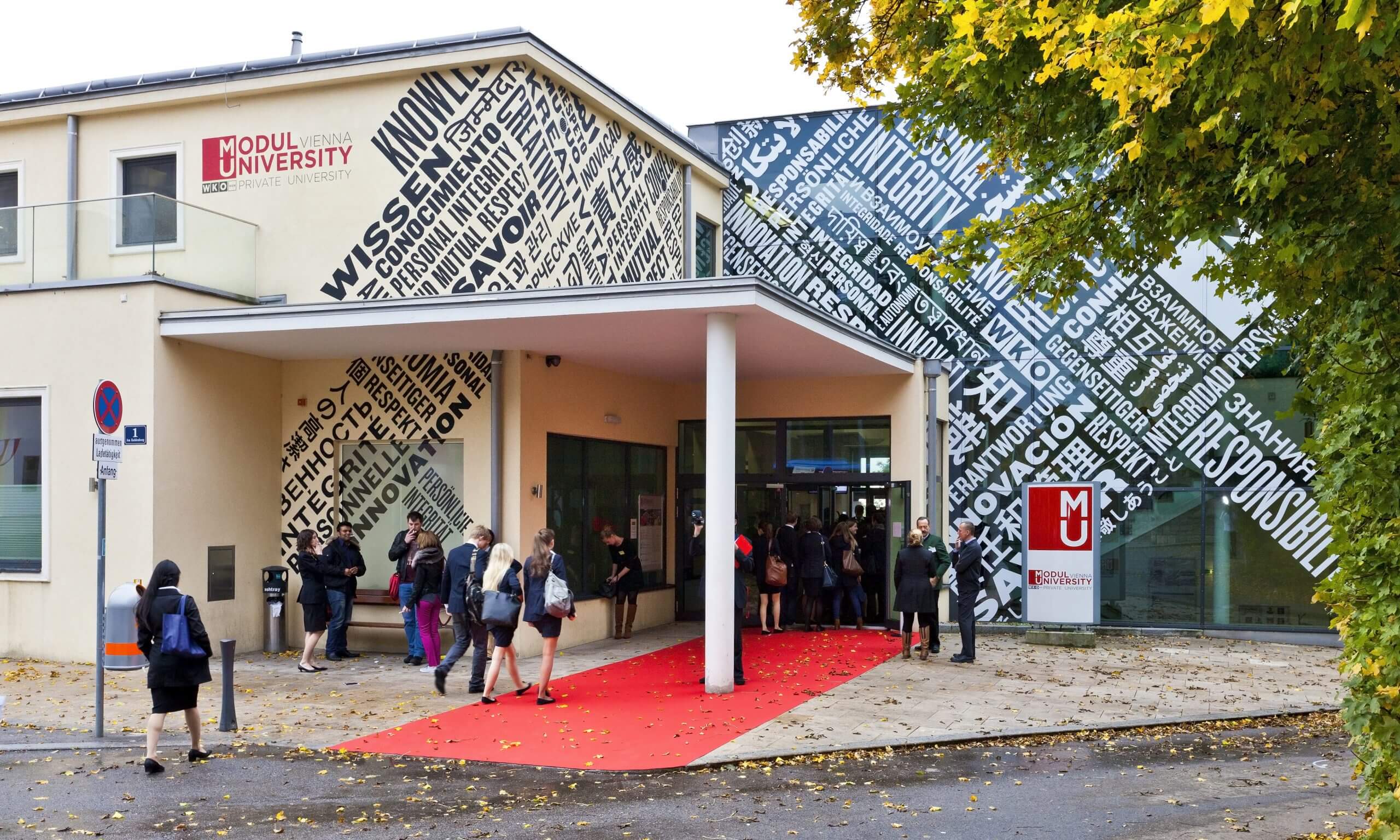 Die Modul University (Bild) bietet Studiengänge in Wirtschaft und Tourismus an.