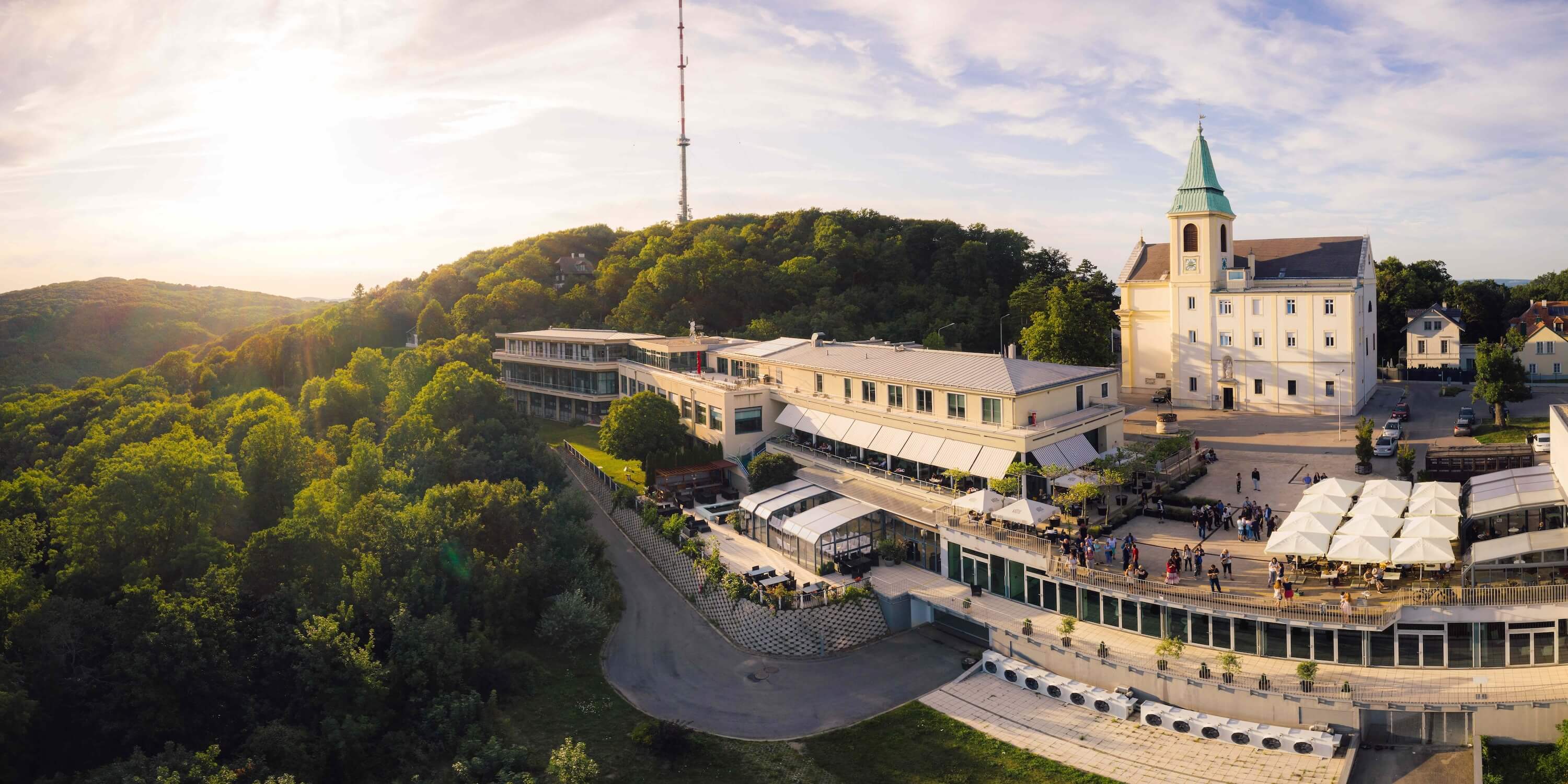 Die Privatuniversität befindet sich in idyllischer Lage. Nach Ansicht von Budapest wird sie jetzt aber von der EU diskriminiert.