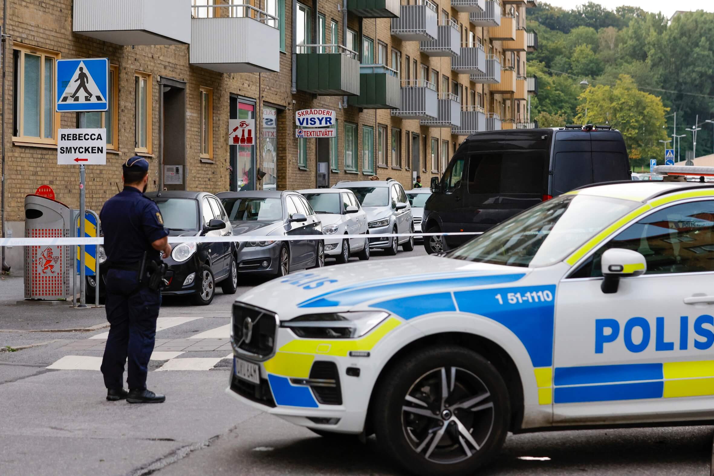 Polizei am Ort einer Explosion in Olskroken, Göteborg, am 31. August 2023. Experten des Bombenentschärfungskommandos wurden gerufen, nachdem schwedische Städte von vier Explosionen innerhalb von etwas mehr als einer Stunde erschüttert wurden.