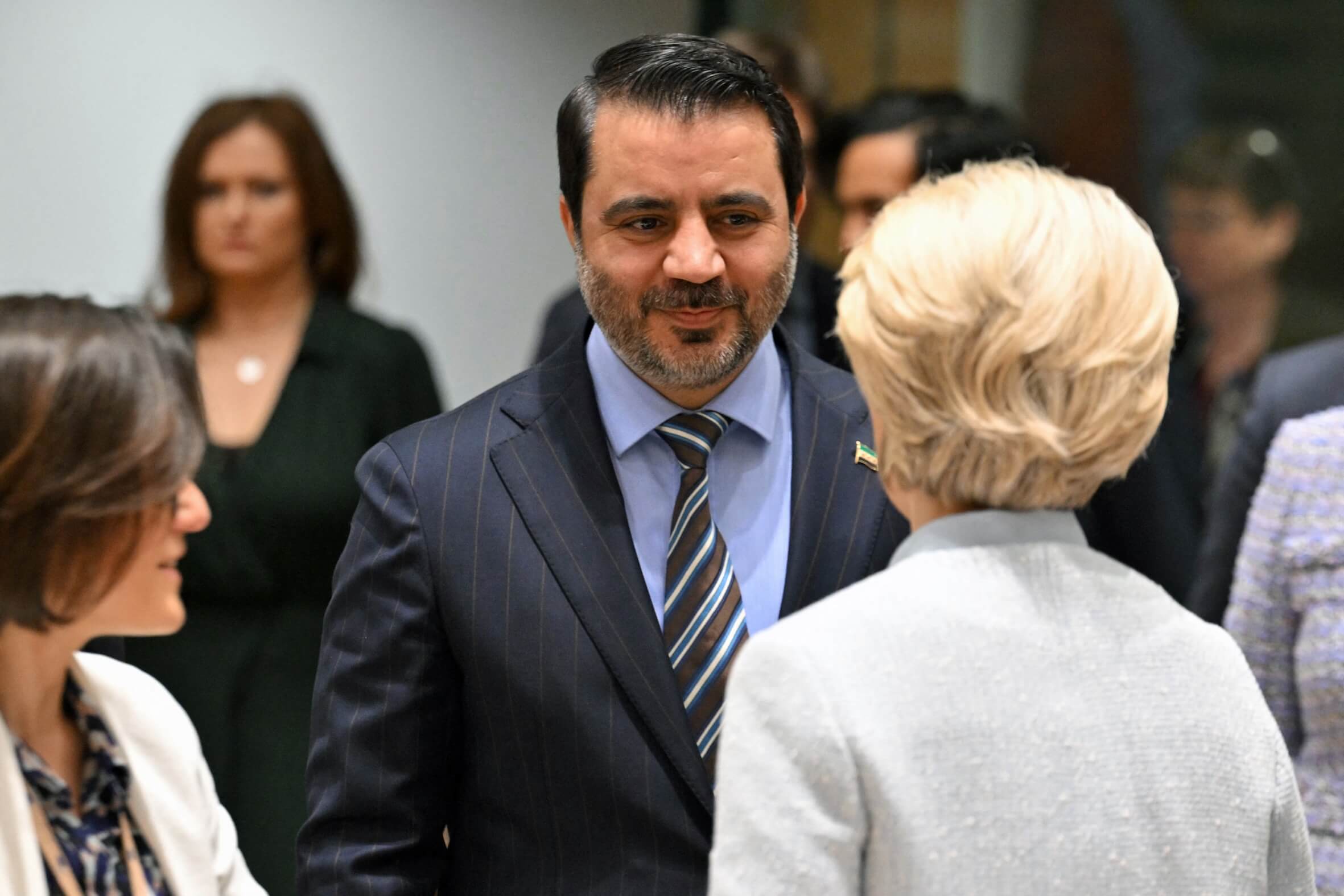 17. März 2025: Der syrische Interimsaußenminister Asaad al-Shaibani (l.) wird in Brüssel von der EU-Kommissionspräsidentin Ursula von der Leyen begrüßt.