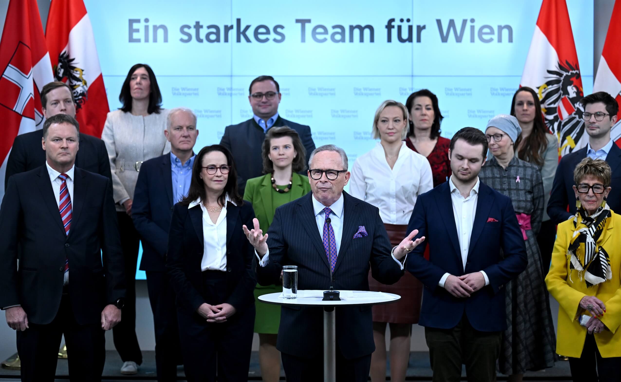Spitzenkandidat Karl Mahrer (M.) und sein Team: Sind alle vom neuen Kurs überzeugt?