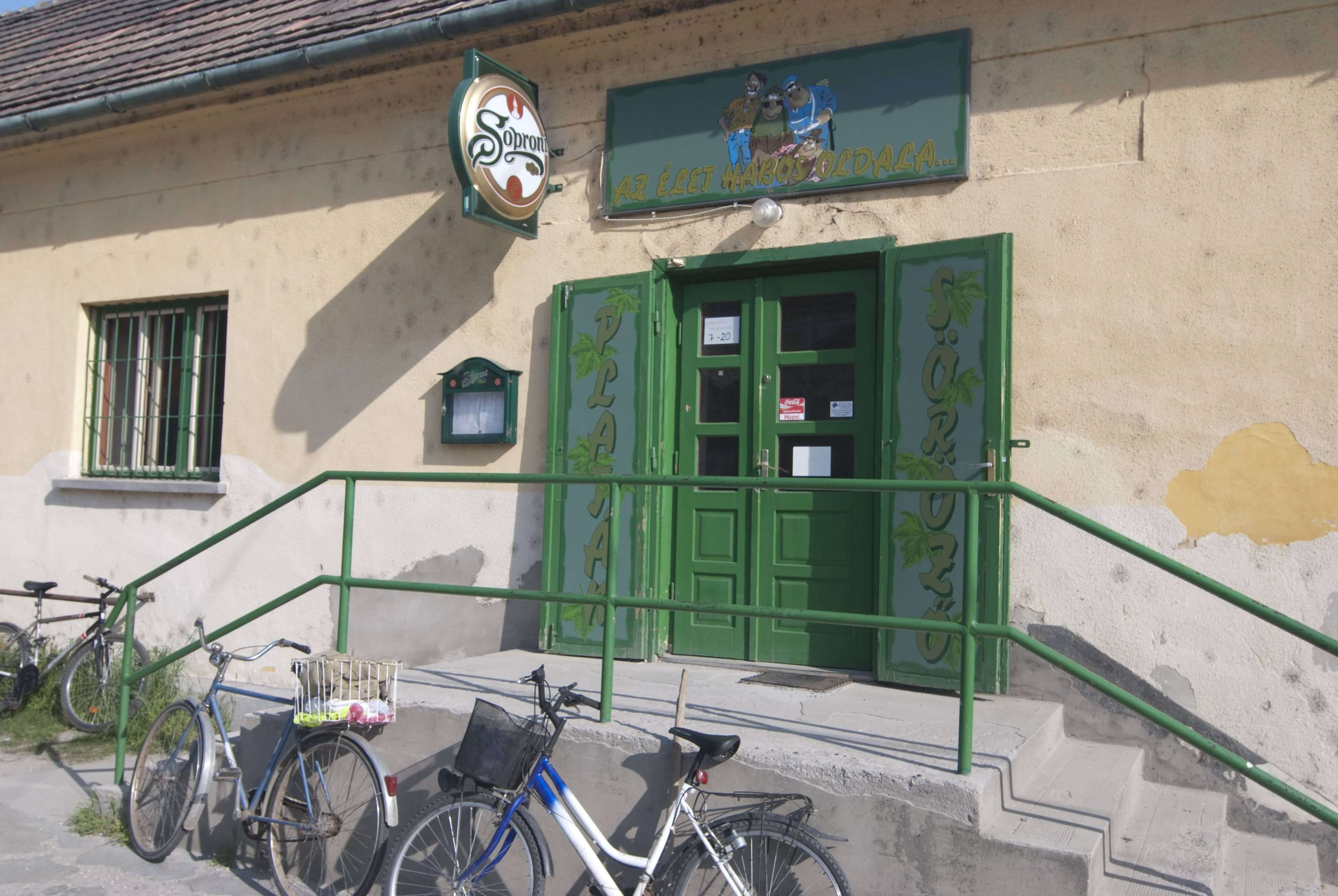 Ungarische Dorfkneipe