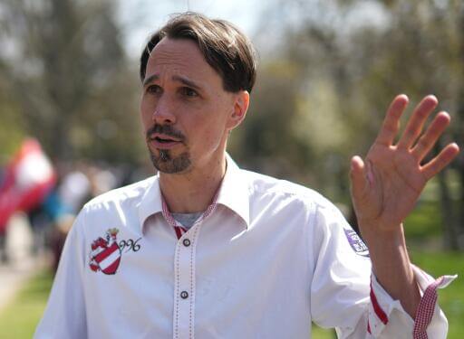 Aktivist Martin Rutter anl. einer Demonstration gegen die Corona-Maßnahmen am Samstag, 10. April 2021, im Schweizergarten in Wien.