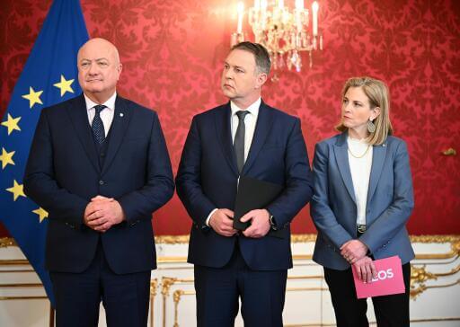 Die Ampel-Regierung hat versprochen, den Familiennachzug zu stoppen. Die Opposition ist skeptisch und wirft ihr vor, die Bevölkerung an der Nase herumzuführen.