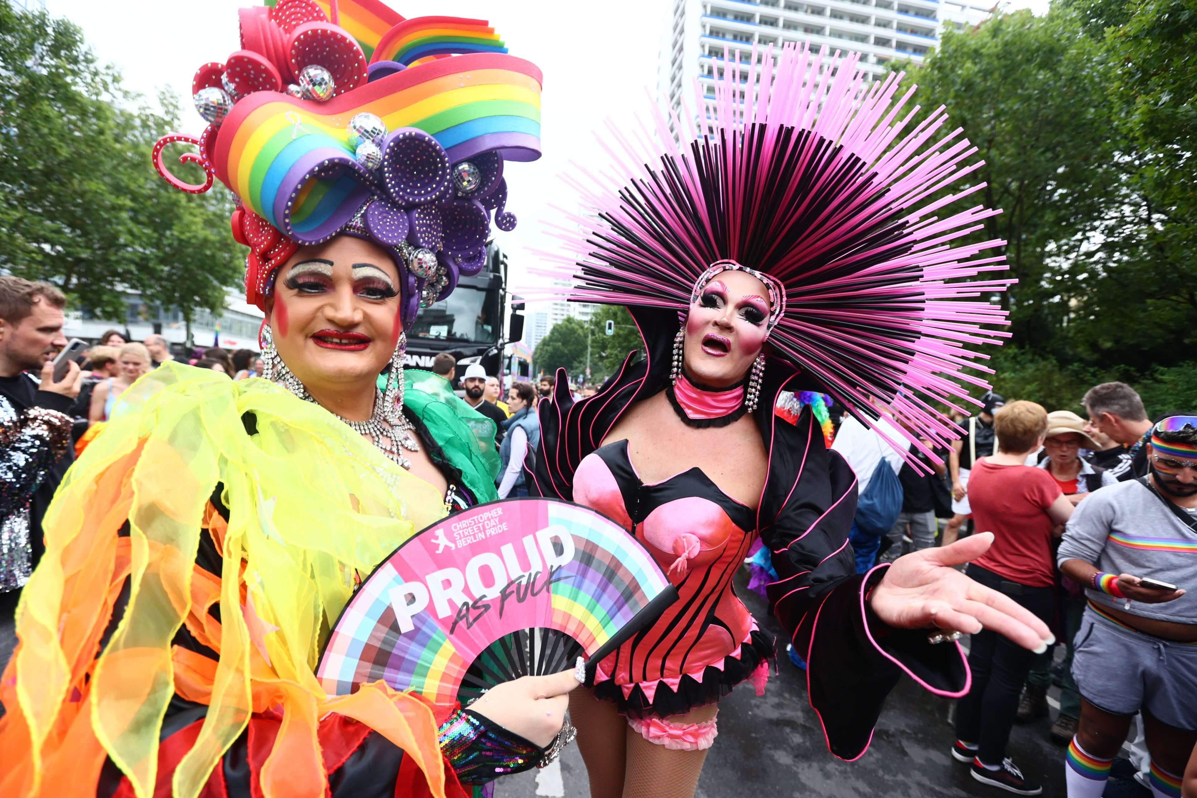 Laut Kritikern steht bei Pride-Paraden nicht mehr die angebliche Diskriminierung von Homosexuellen im Mittelpunkt, sondern vielmehr gezielte Provokation und das Bestreben, die klassische Familie abzuschaffen.