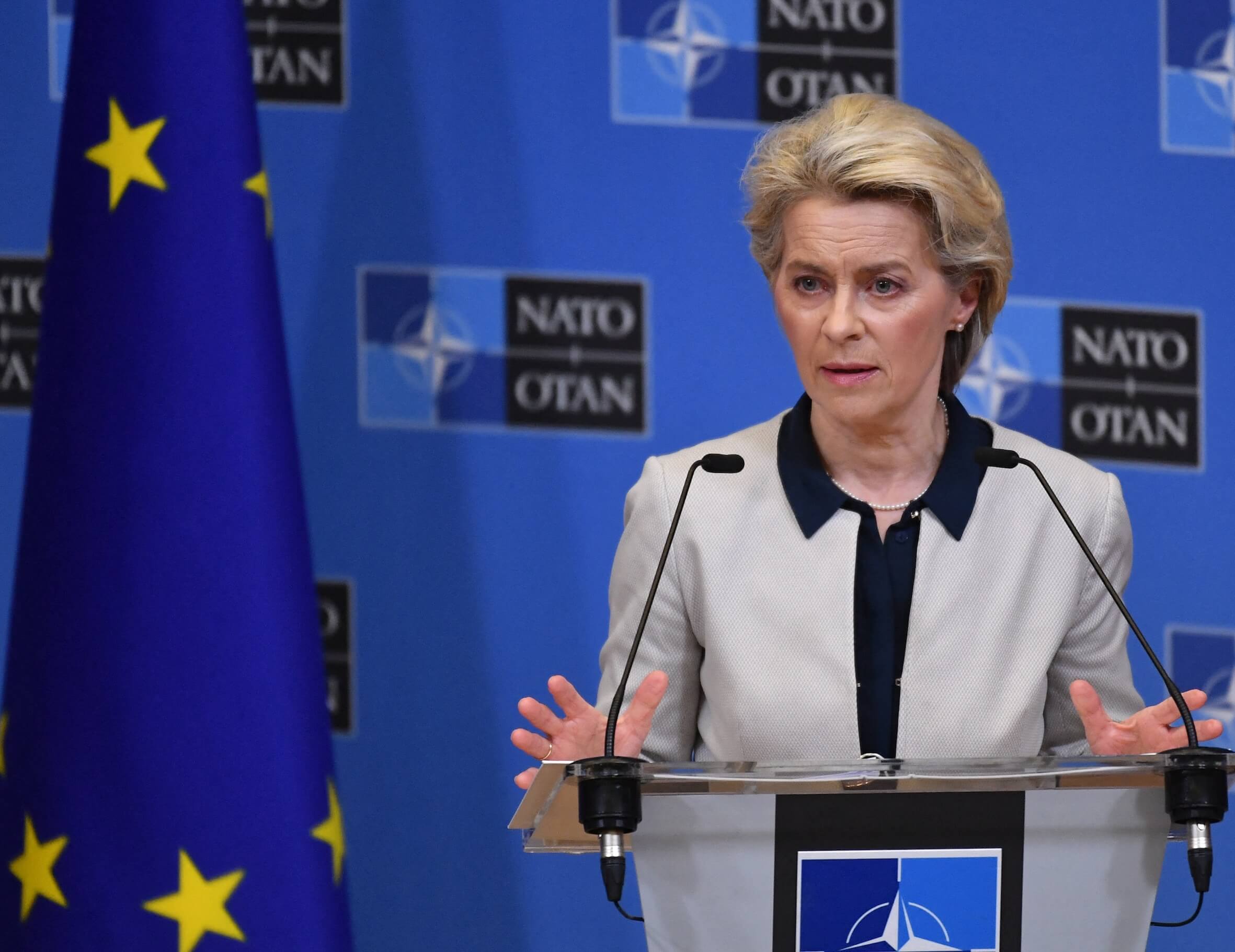 Es bräuchte eine eigene Sicherheitsarchitektur, doch die meisten EU-Länder wollen in der NATO bleiben. Im Bild: EU-Kommissionspräsidentin Ursula von der Leyen.