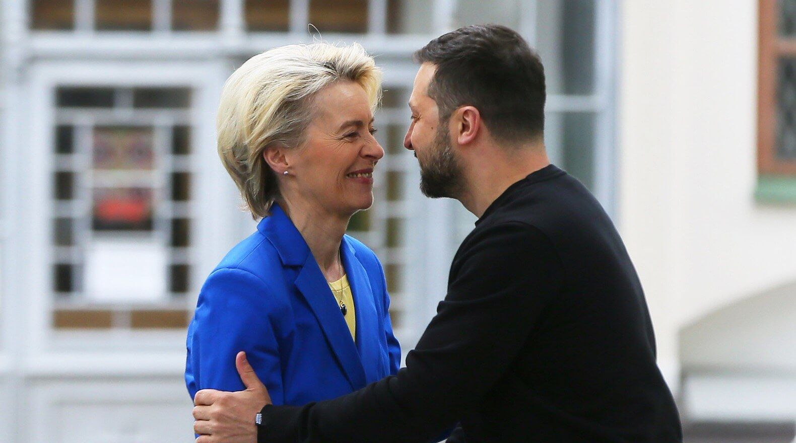 Will Brüssel vollendete Tatsachen schaffen bevor der Widerstand wächst? Von der Leyen mit Selenskyj.