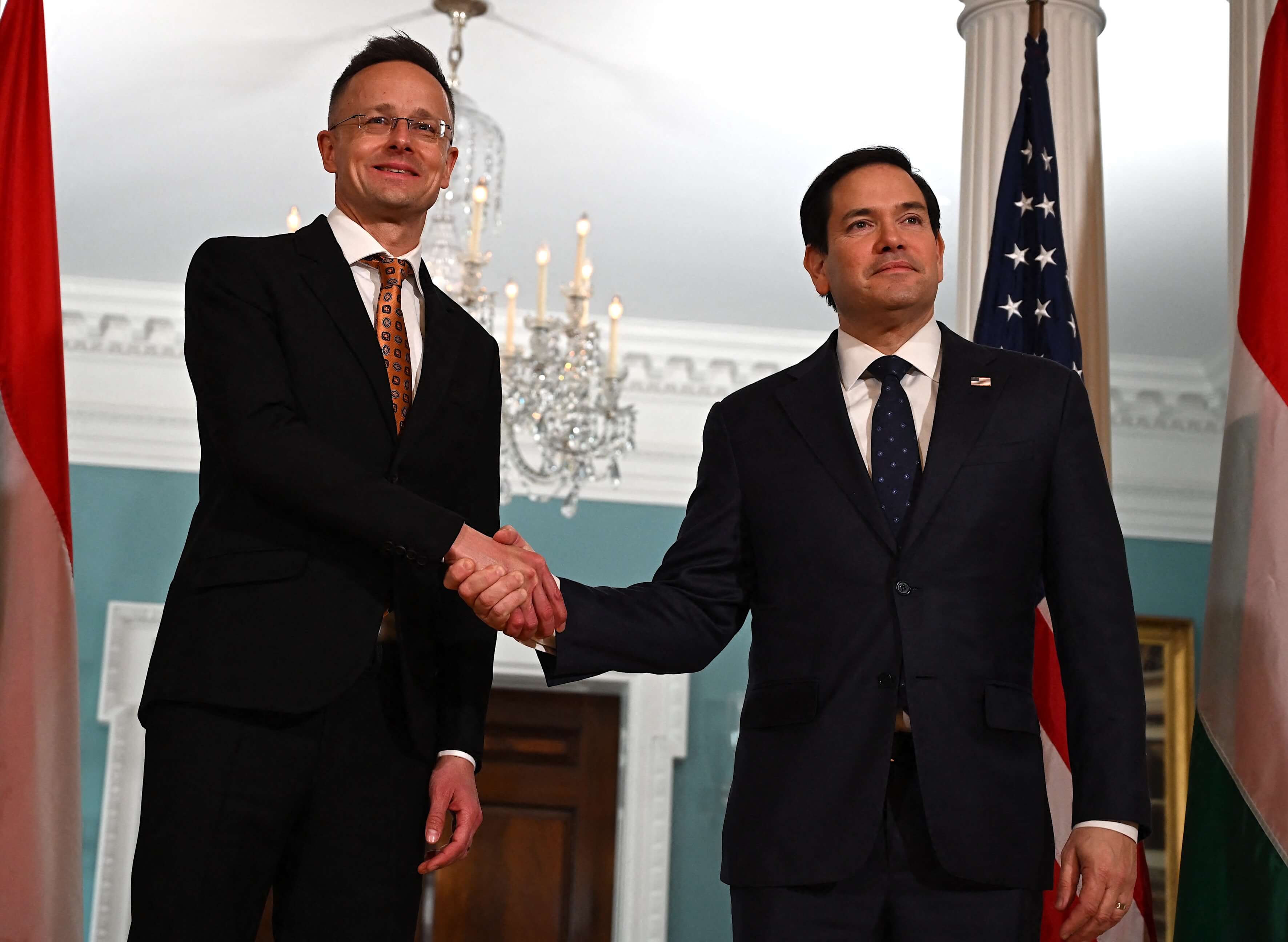 Ungarns Außenminister (l.) tritt seine US-Amtskollegen Marco Rubio (r.) in Washington, D.C..