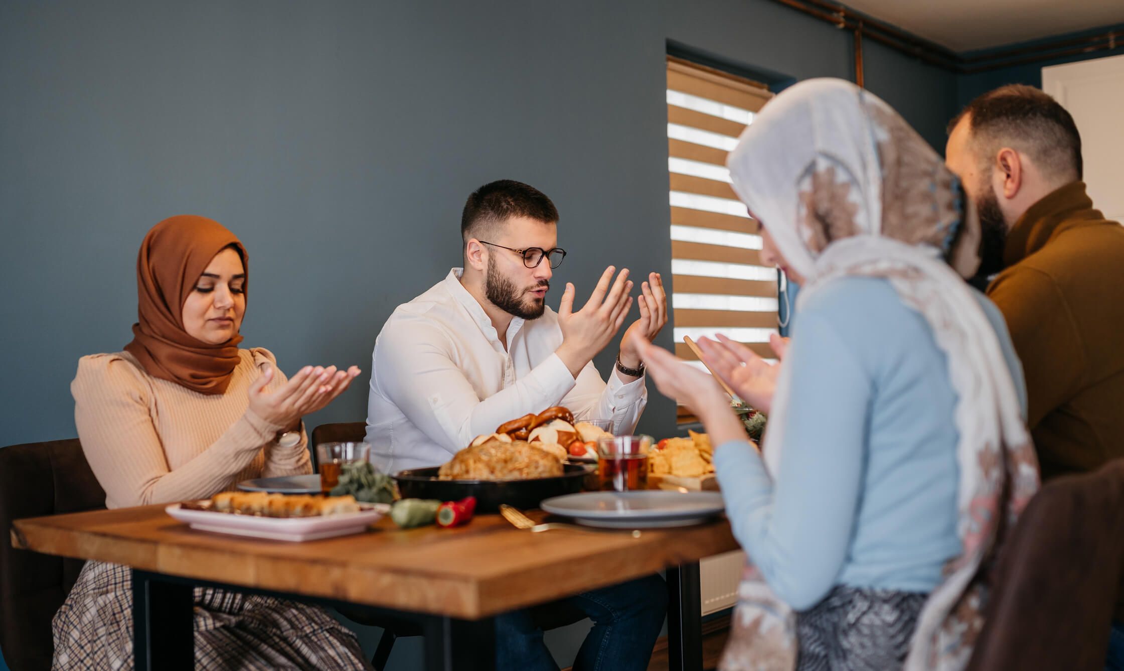 Das dreitägige Ramadanfest (Eid-ul-Fitr), oft auch als Zuckerfest bekannt, schließt traditionell die Fastenzeit Ramadan ab.