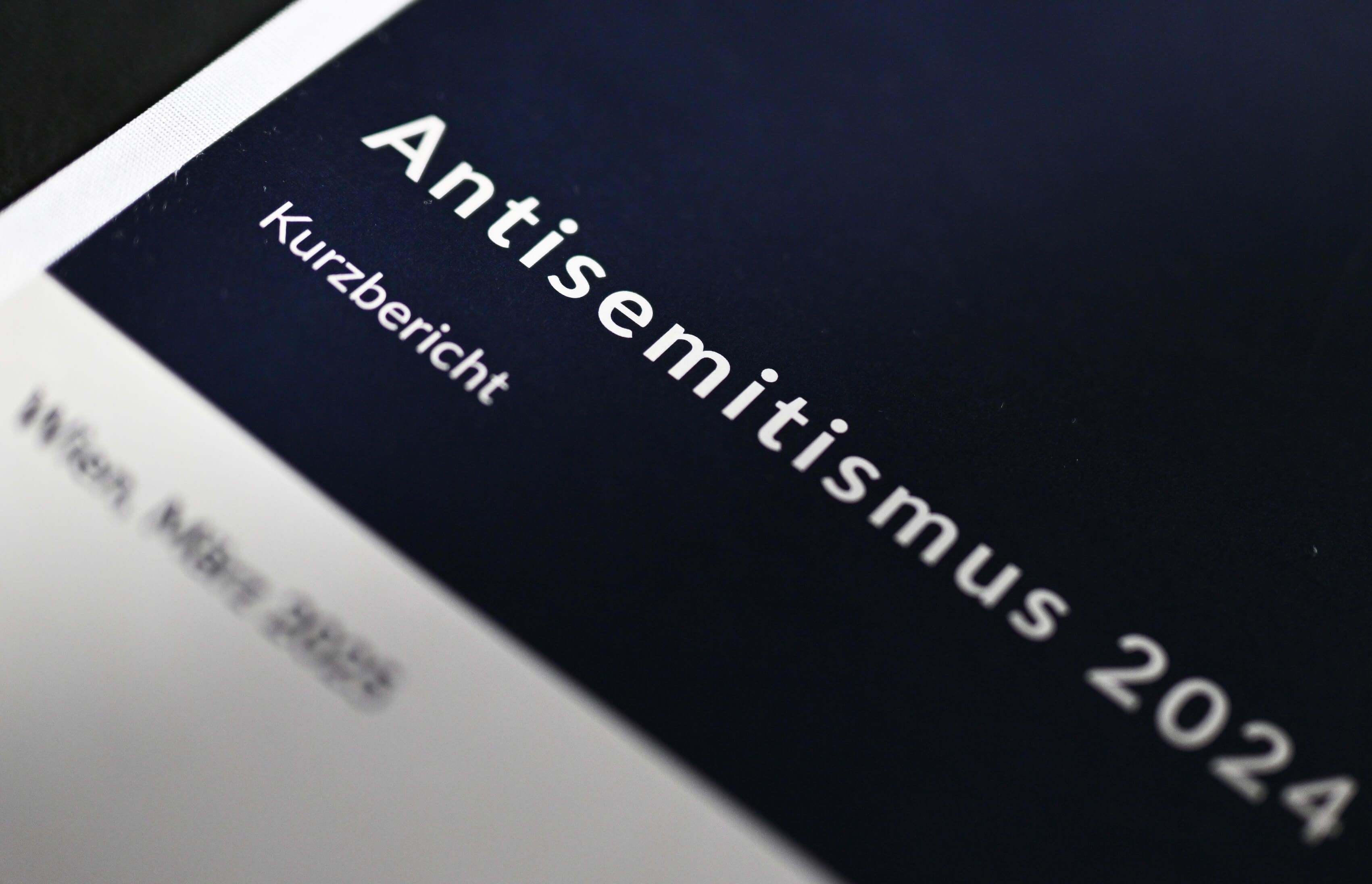 Das Deckblatt der „Antisemitismus-Studie 2024“