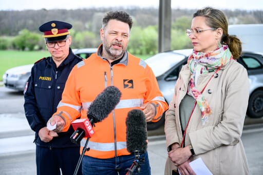 Landeshauptmann-Stellvertreterin Anja Haider-Wallner (Grüne) und Helmut Marban (LPD Burgenland) im Rahmen einer Pressekonferenz des Land Burgenlands, anlässlich der Schutzmaßnahmen an der Grenze