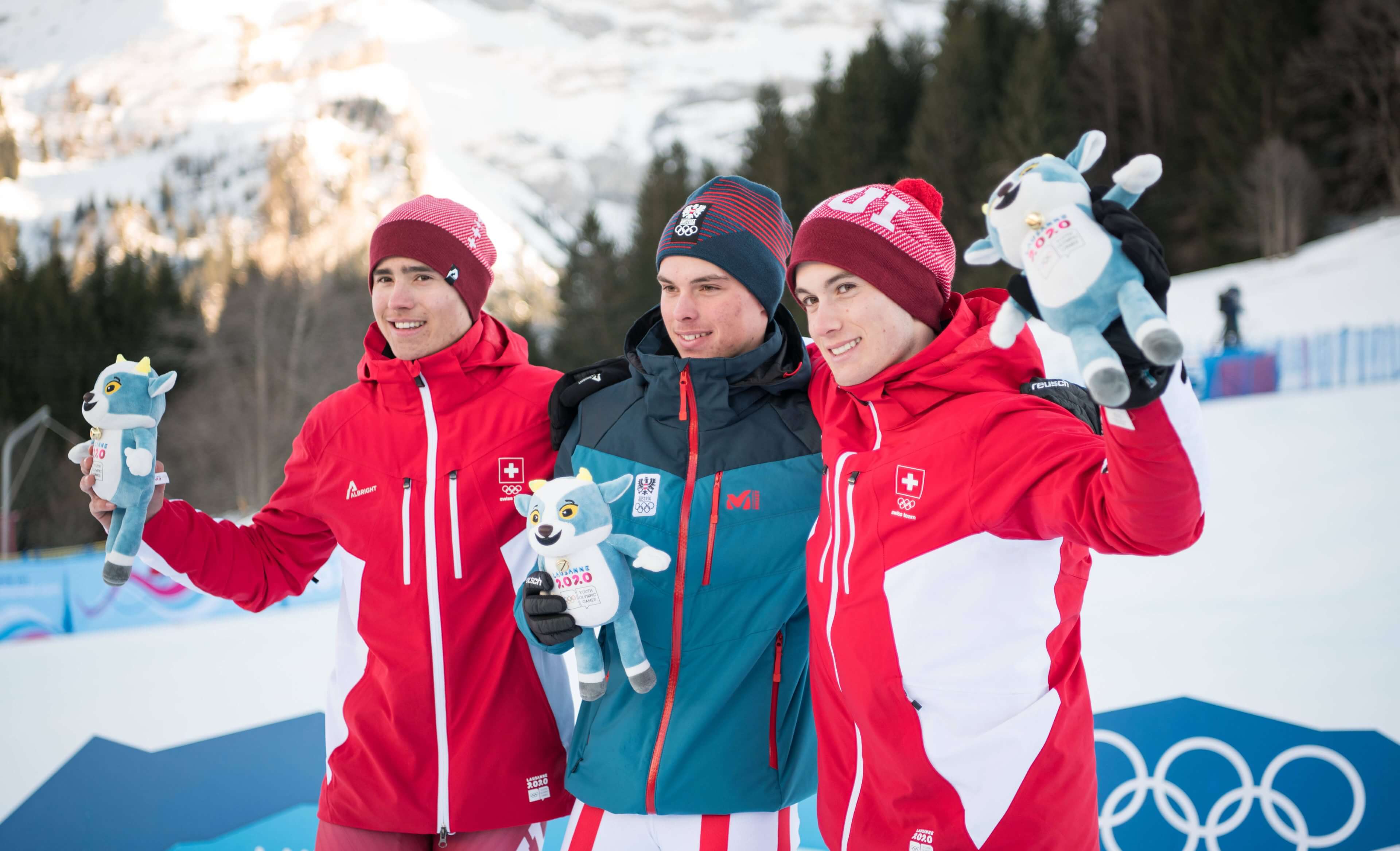 Philip Hoffmann (Mitte) nach seinem Sieg bei den Olympischen Jugendspielen