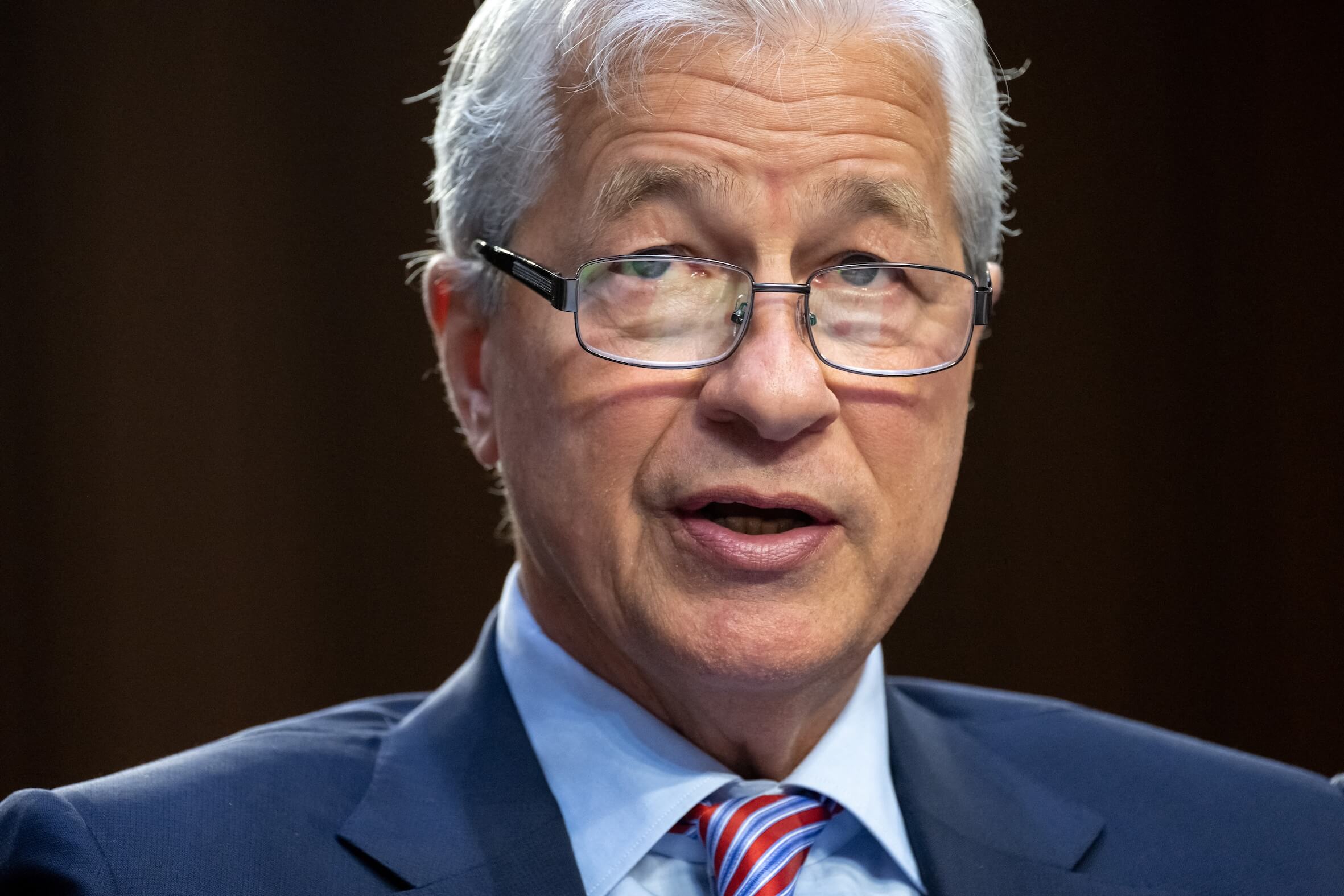 Jamie Dimon (Bild), CEO von JPMorgan Chase, warnt: Trumps Zölle heizen die Inflation an.
