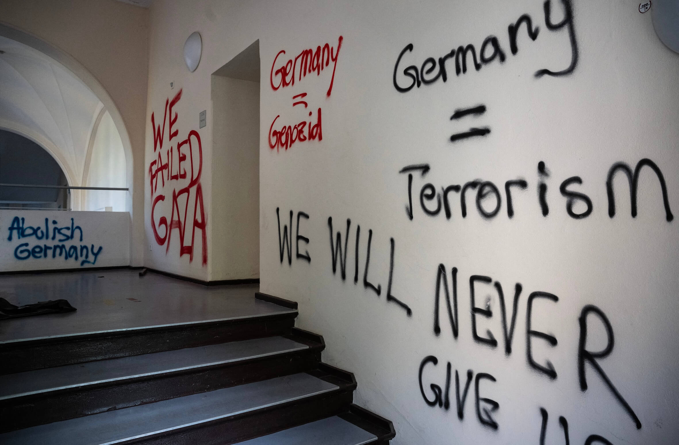 Die Uni-Präsidentin spricht mittlerweile von einer „gezielt geplanten Zerstörung“.