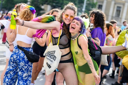 Die FPÖ warnt vor sexuellen Darstellungen bei der Pride-Parade.