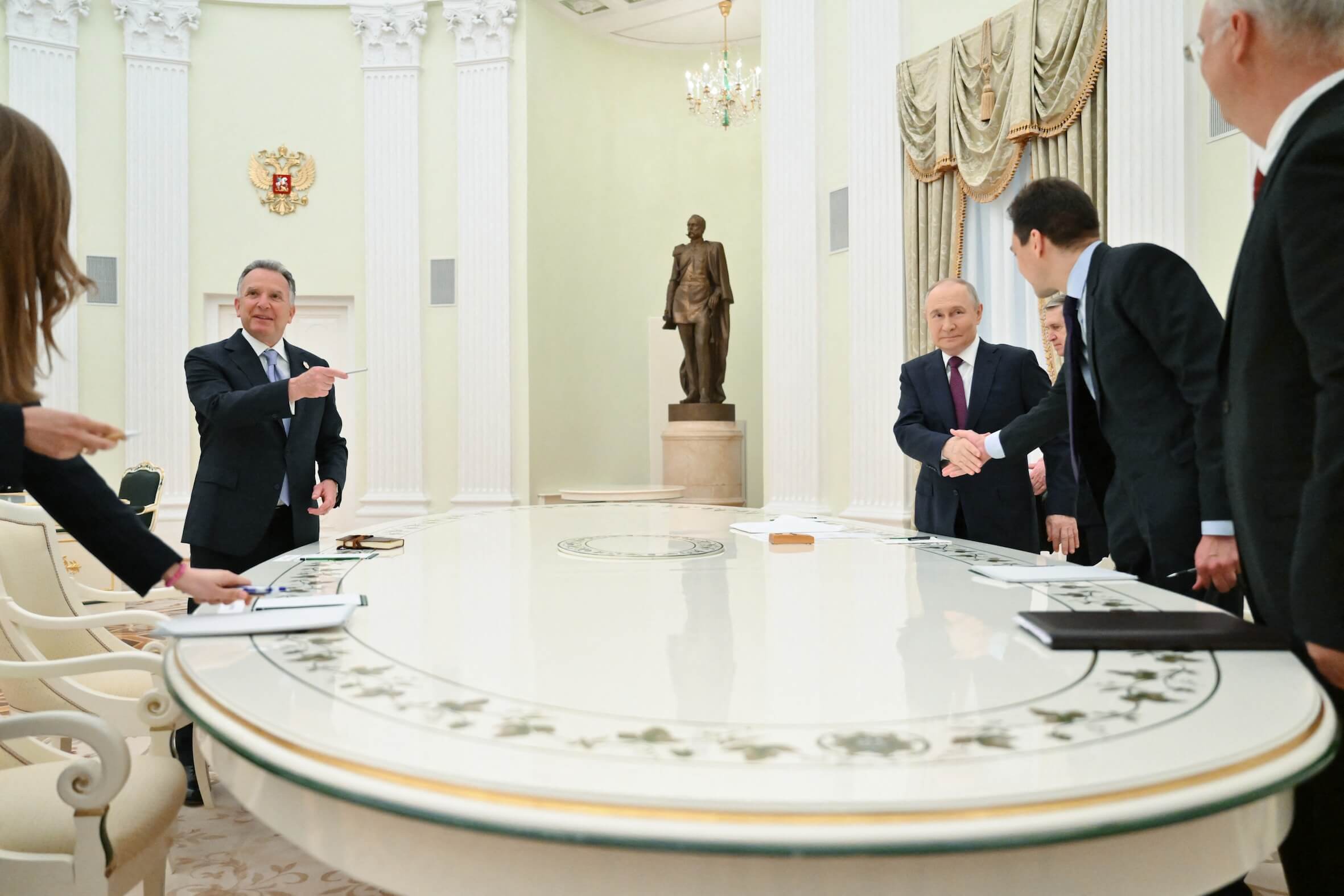 Putin (4. v. r.) und Witkoff (l.) im Kreml: Es ist Witkoffs vierter Besuch in Russland seit Trumps Rückkehr ins Weiße Haus.