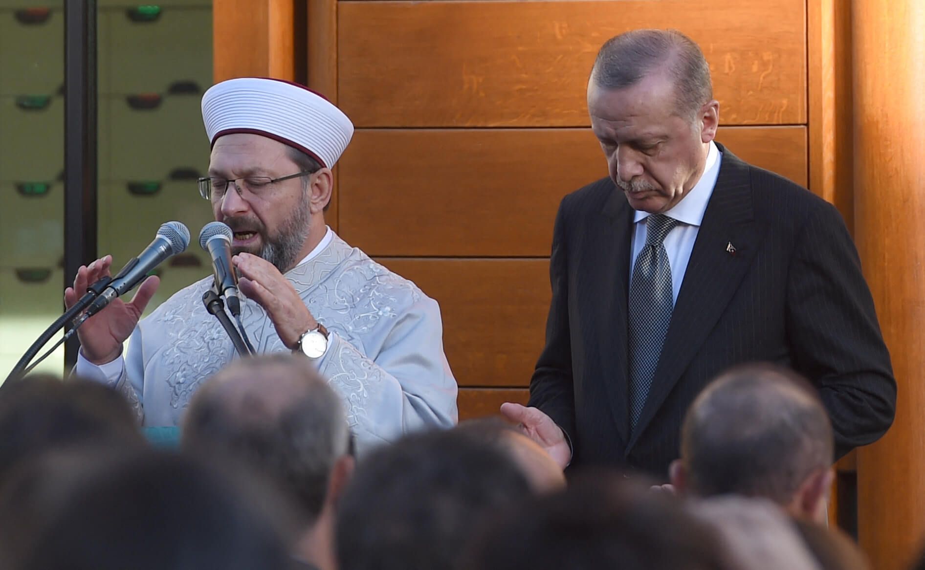 Islamistische Machtdemonstration in Köln? Präsident Erdogan und Diyanet-Chef Ali Erbas eröffnen die Ditib-Zentralmoschee – ein Symbol der Einflussnahme in Europa.