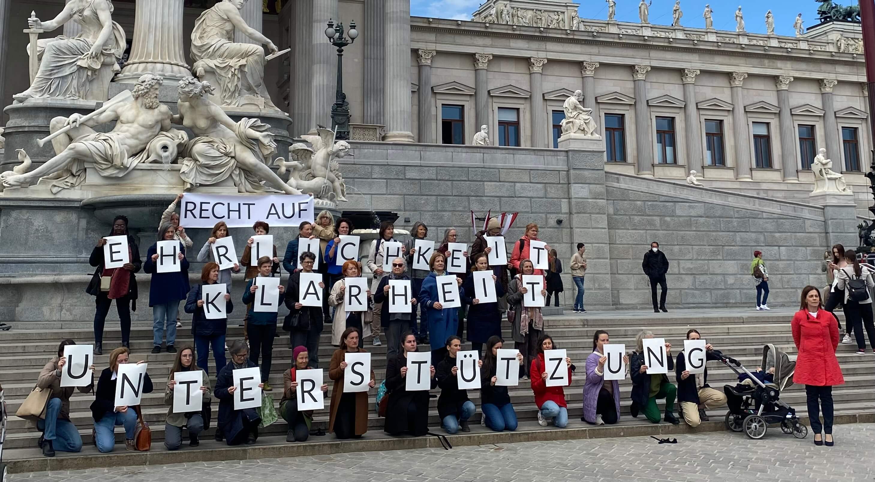 Flashmob vor dem Parlament der neuen Initiative.