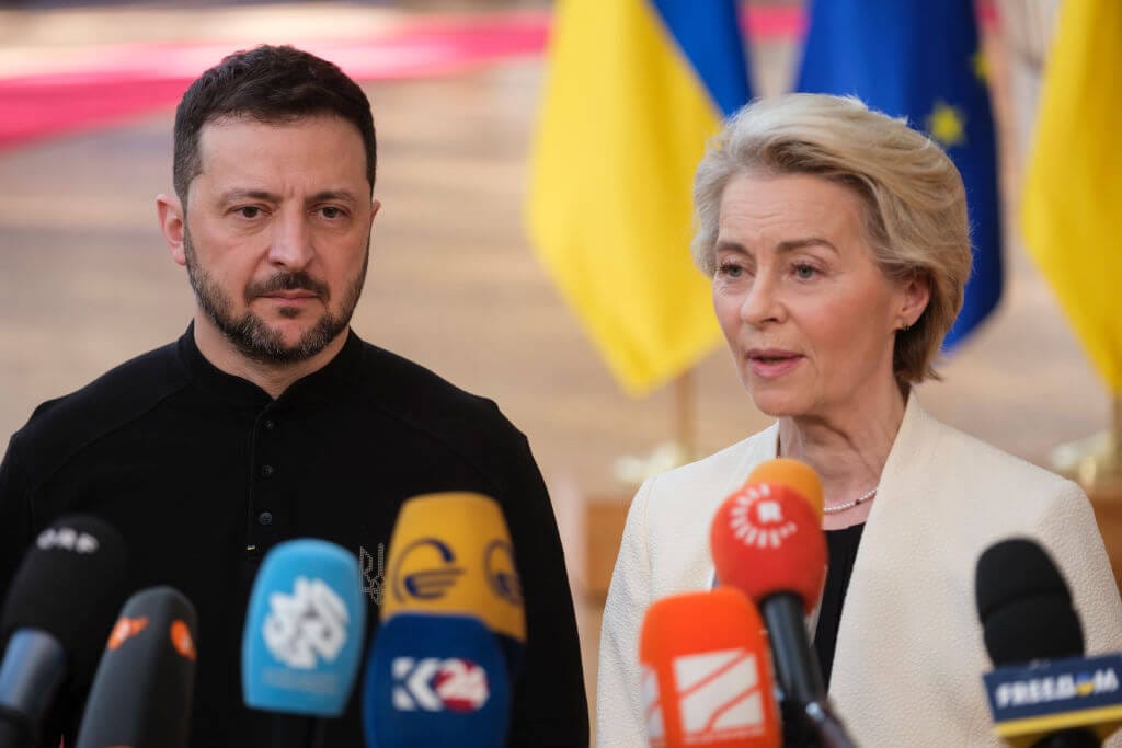 Von der Leyen und Selenskyj: EU und Ukraine rücken näher zusammen, das spiegelt sich auch in der Verteidigungspolitik wider.