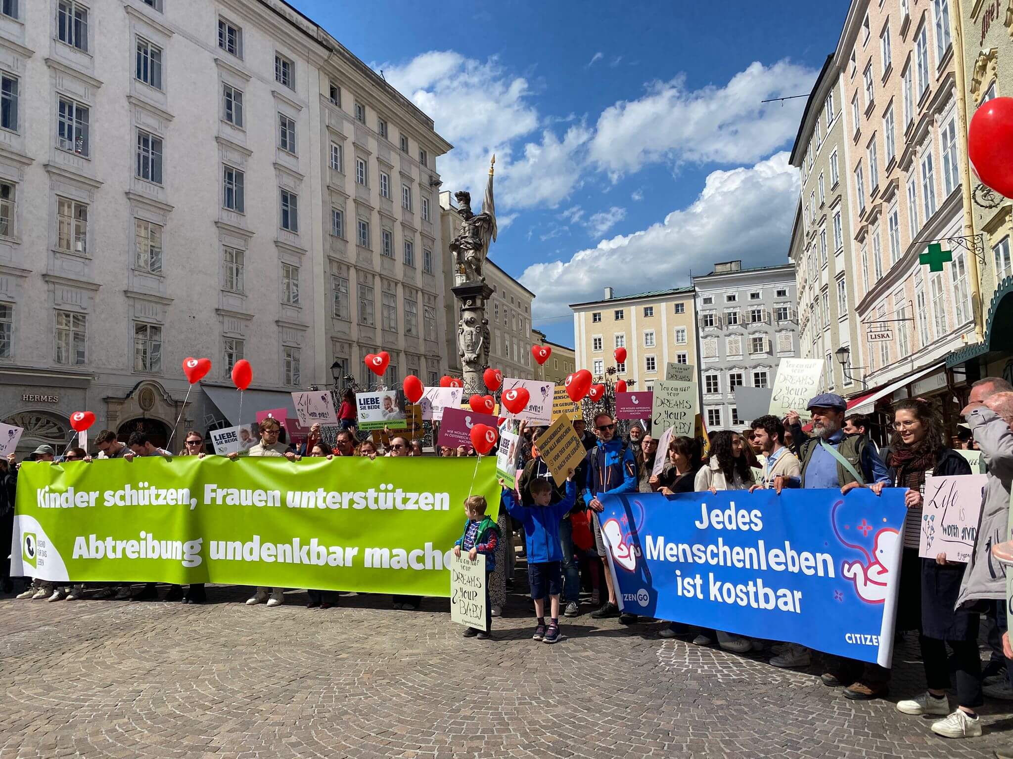 CitizenGO war mit Bannern unterstützend vor Ort