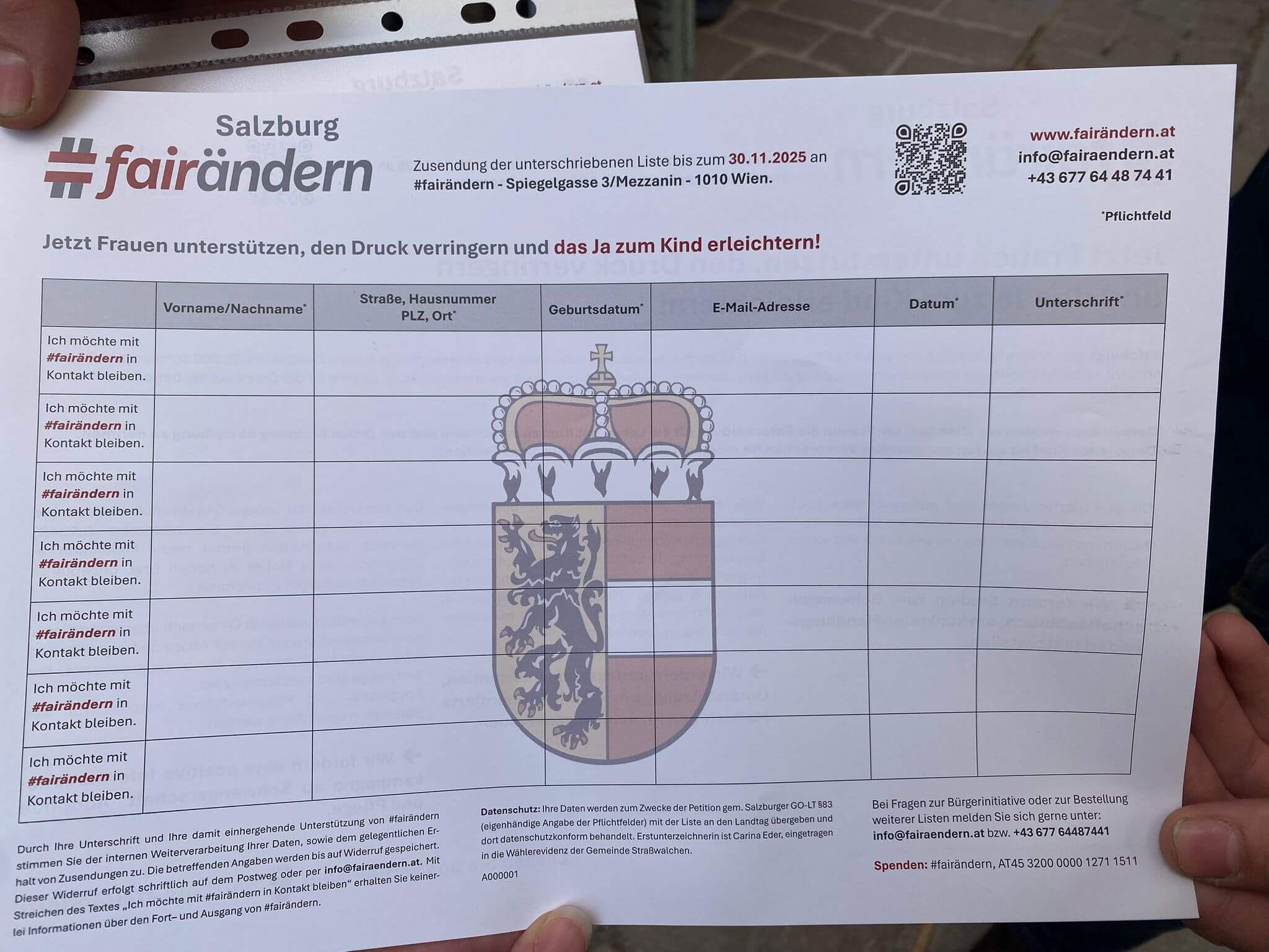 Es werden bereits beim Marsch fürs Leben in Salzburg Listen verteilt und Unterschriften für #Fairändern gesammelt.