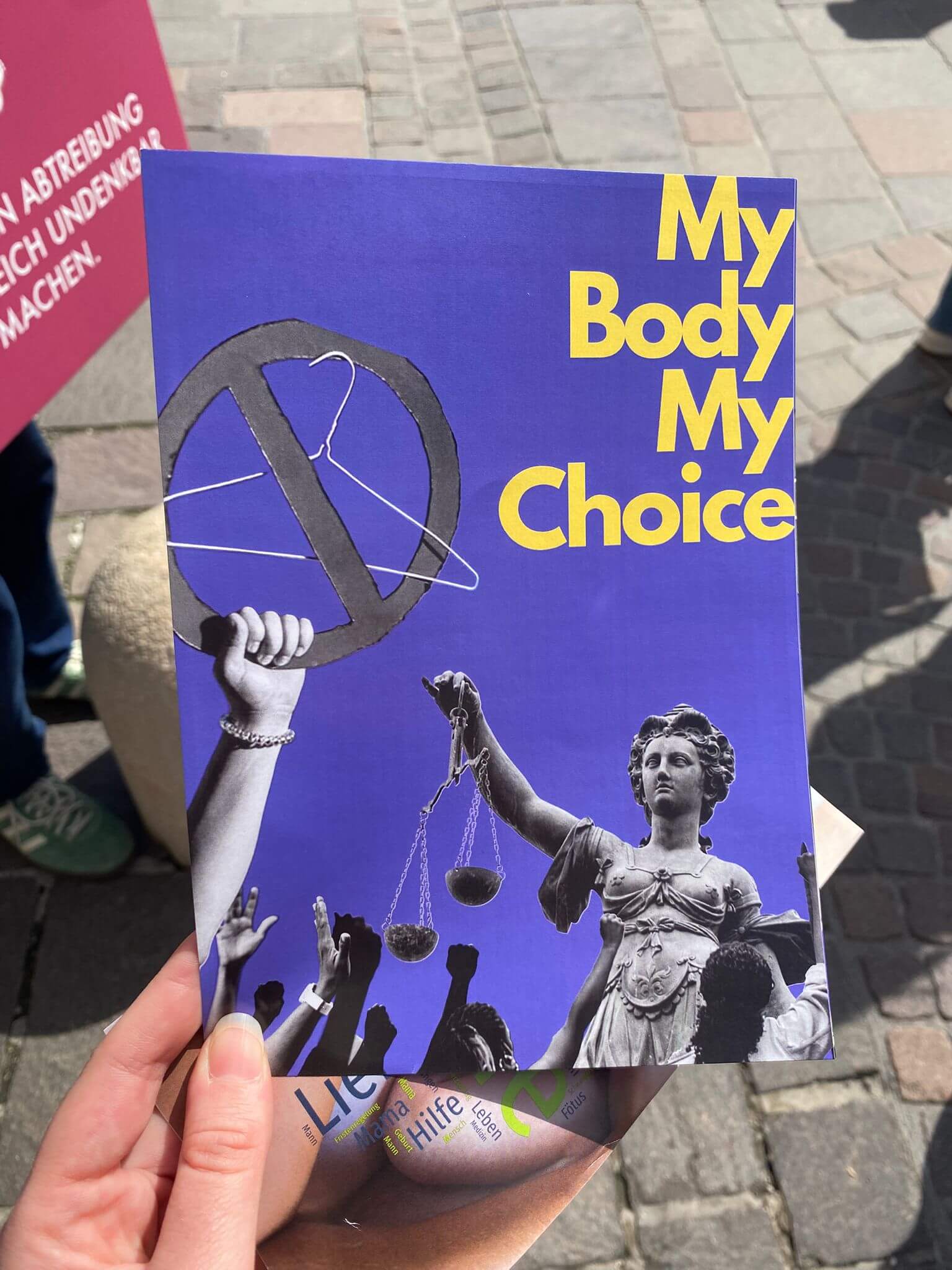 Gegendemonstranten verteilten Pro-Choice (Pro-Abtreibungs) Flyer