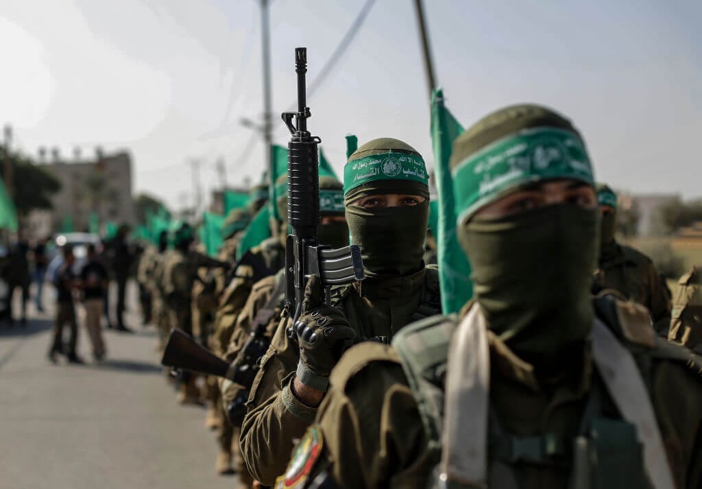 Hamas-Show der Gewalt: Bewaffnete Hamas-Kämpfer marschieren bei einer Militärparade im Süden Gazas (2019). Die Terrorgruppe setzt auf Indoktrination und Eskalation – auf Kosten der eigenen Bevölkerung.