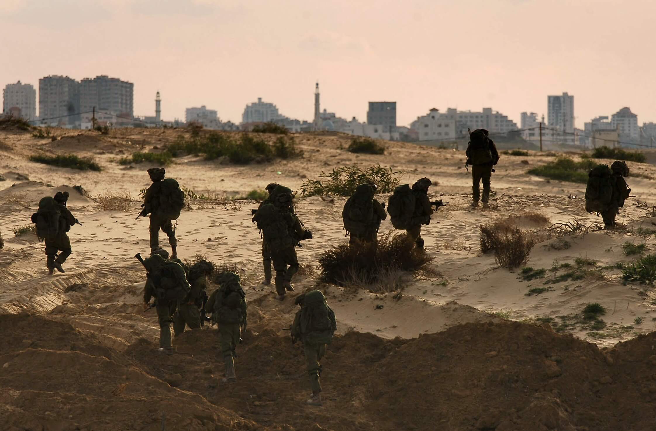 Gezielter Einsatz statt blindem Bombardement: Reservisten der israelischen Armee (IDF) rücken in den Gazastreifen vor.