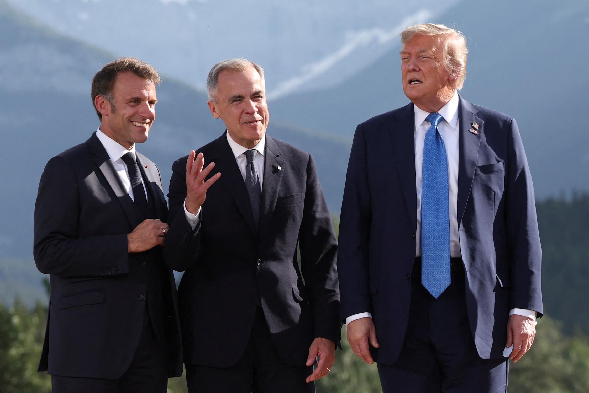Frankreichs Präsident Emmanuel Macron, Kanadas Premierminister Mark Carney und US-Präsident Donald Trump beim G7-Gipfel in Kanada