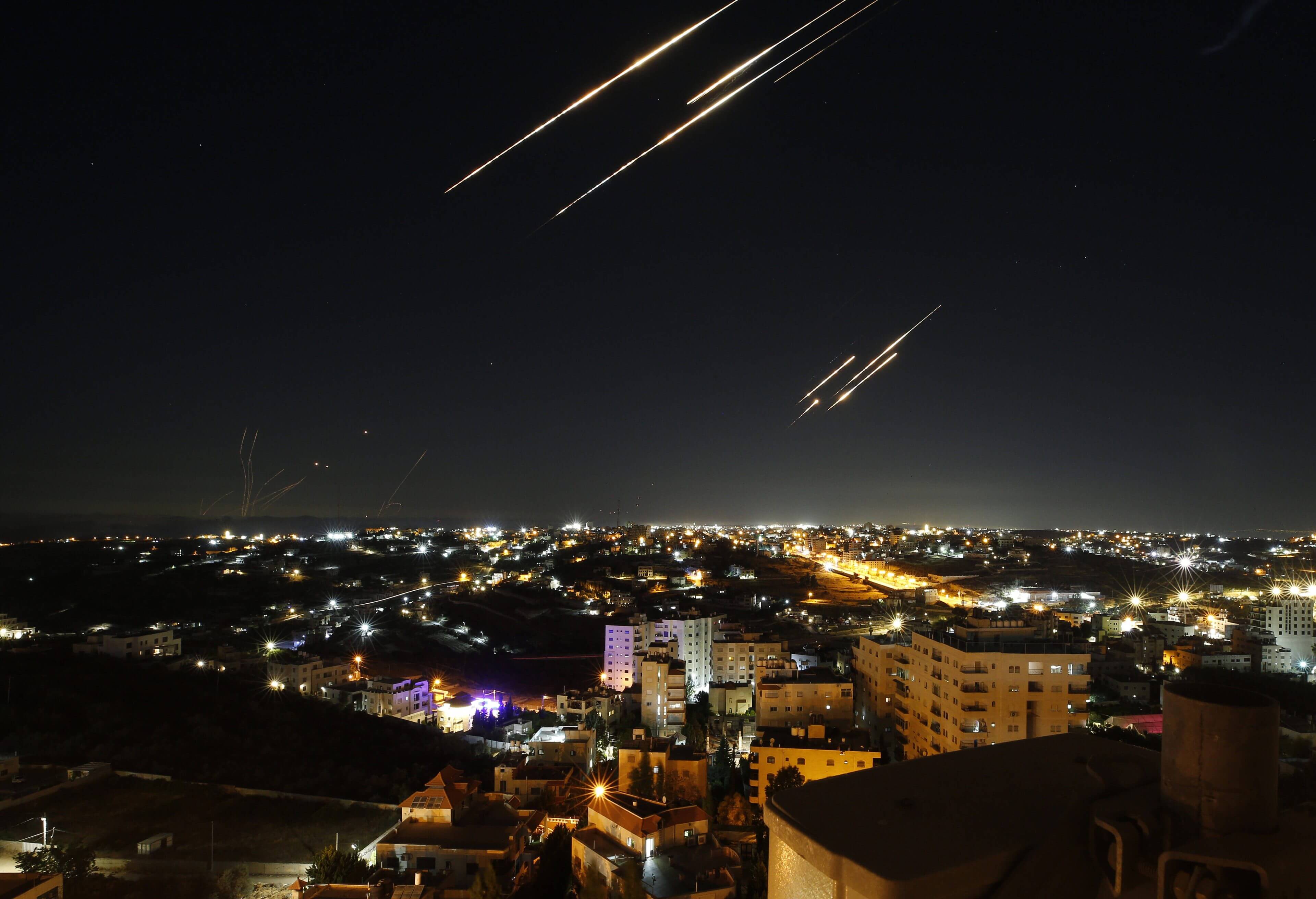 Erneute wechselseitige Angriffe zwischen Iran und Israel haben sich in der Nacht fortgesetzt.
