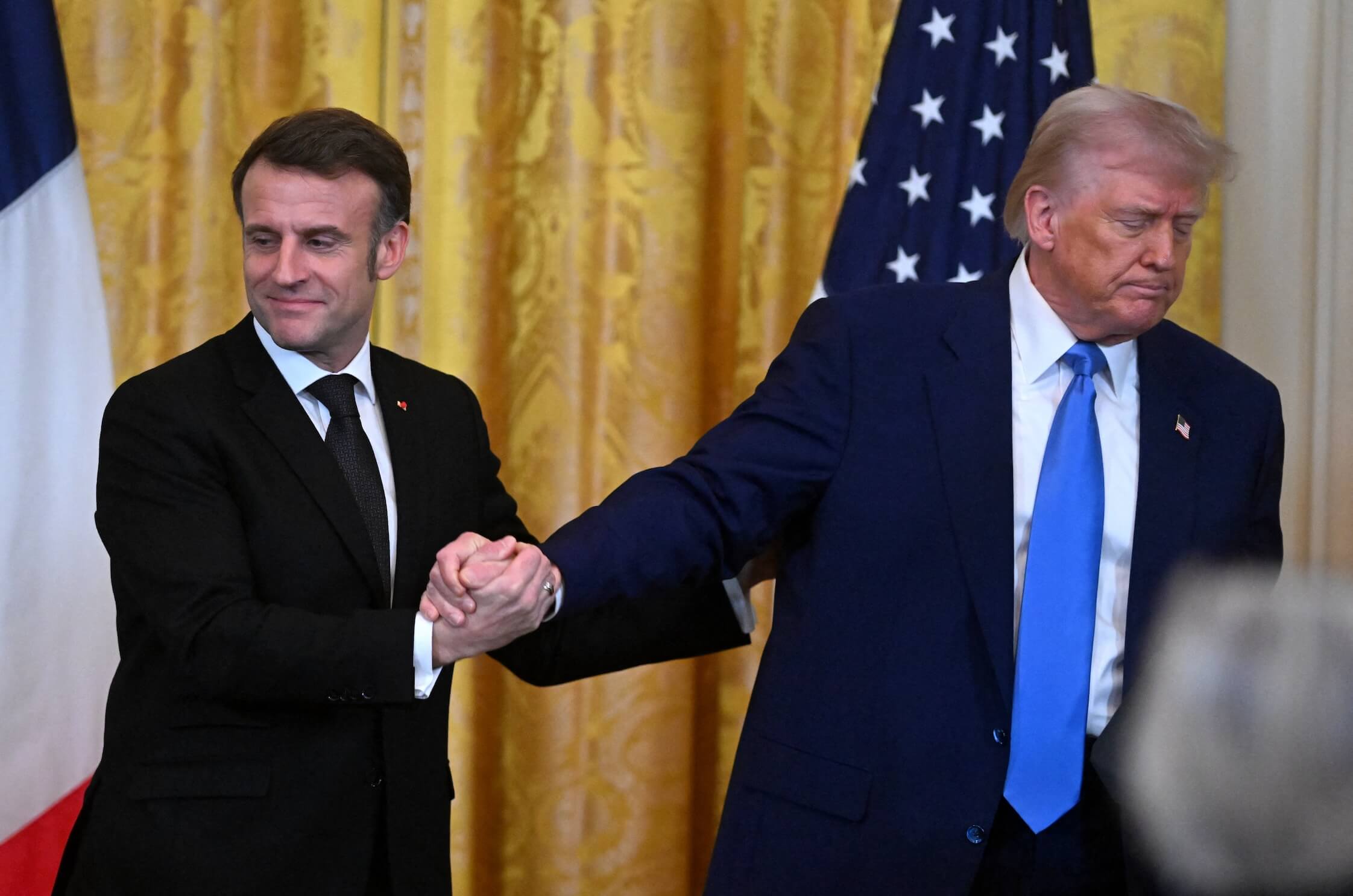 Macron bei Trump in Washington: Europa setzt gerne auf Gesten, aber auf wenig Substanz. Das überzeugt den US-Präsidenten nicht.