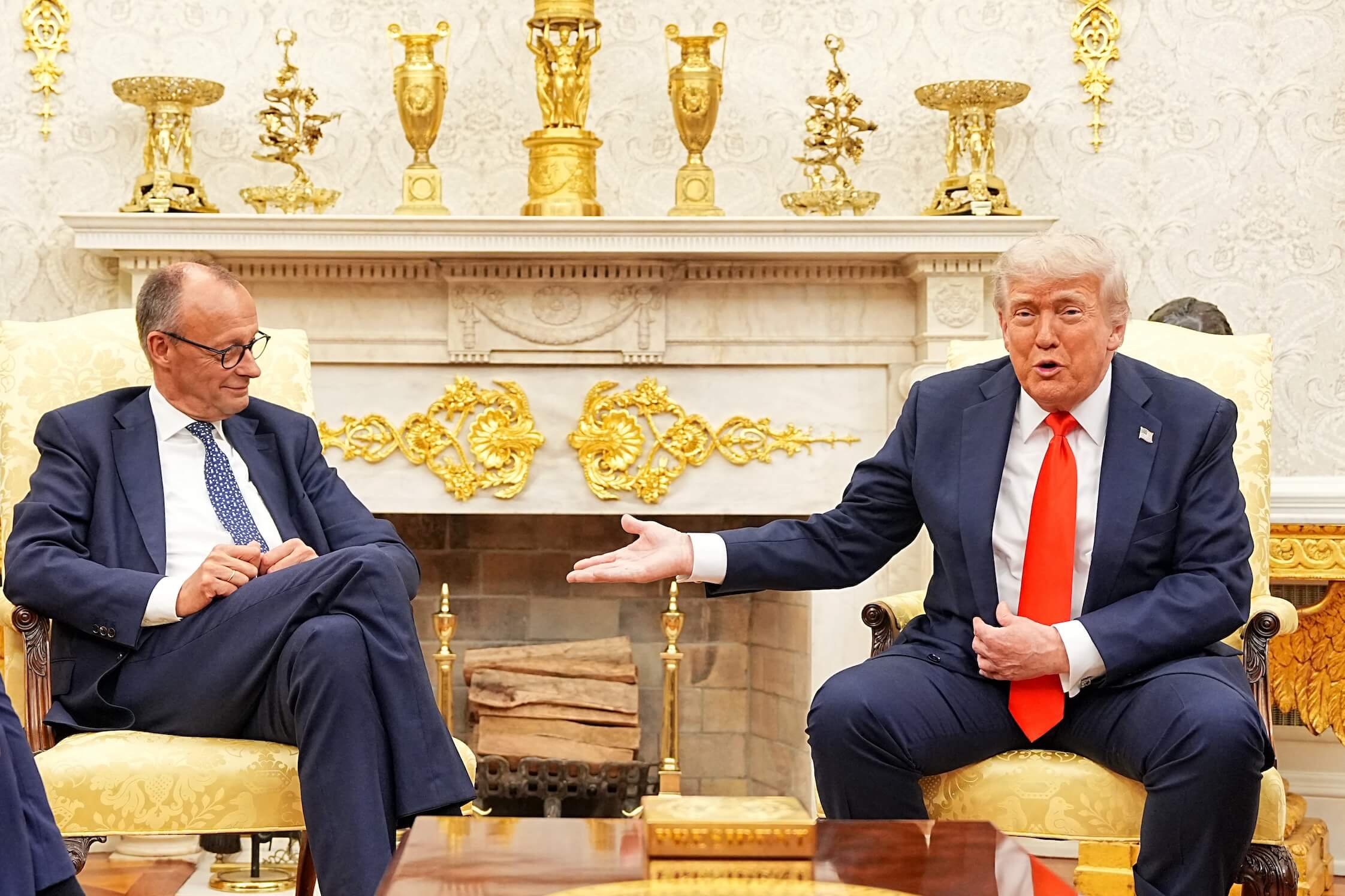 Kanzler Friedrich Merz im Weißen Haus: Trump liefert nun, der andere kündigt an – doch Europa bleibt militärisch blank.