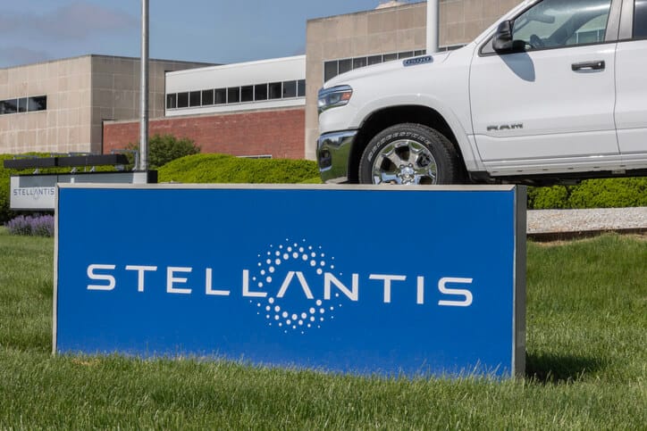 Stellantis ist ein internationaler Automobilkonzern, der aus der Fusion von Fiat Chrysler Automobiles (FCA) und der französischen Groupe PSA hervorgegangen ist.