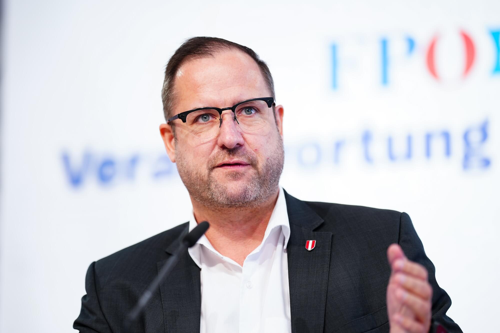 Fordert mehr Transparenz: Christian Hafenecker (FPÖ): „Die Menschen haben ein Recht darauf zu erfahren, wofür ihr Geld ausgegeben wird.“