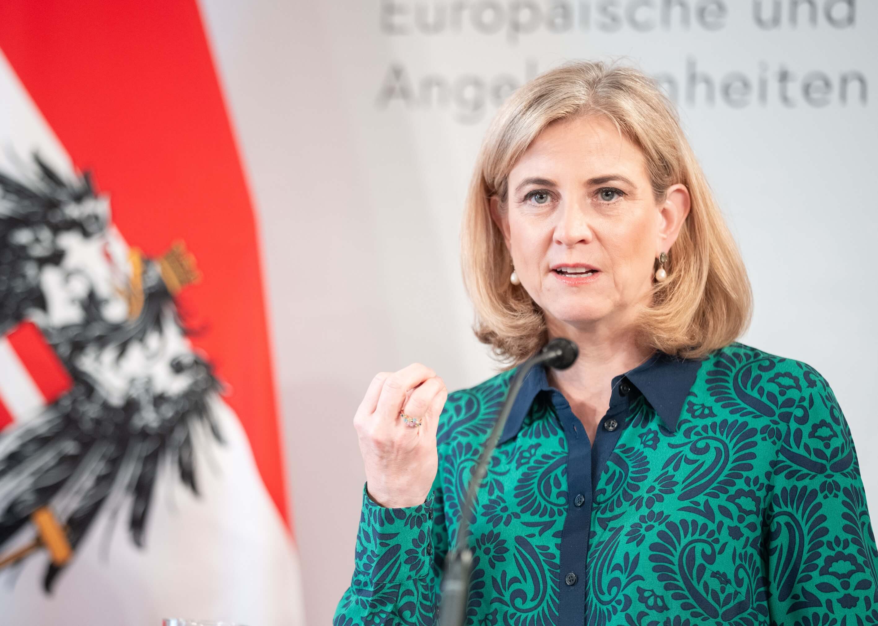 Beate Meinl-Reisinger (NEOS) ist virtuell dabei